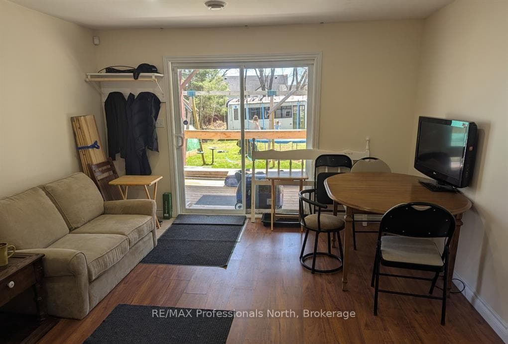 Lower level 2 bdrm apartment with deck