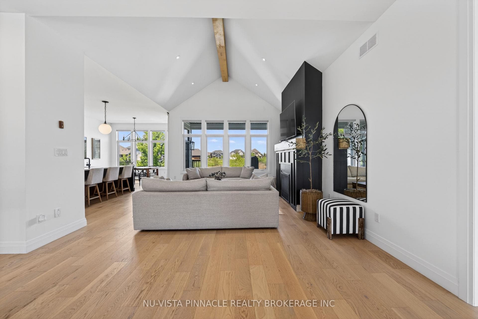 2572 LUCAS Avenue photo 10