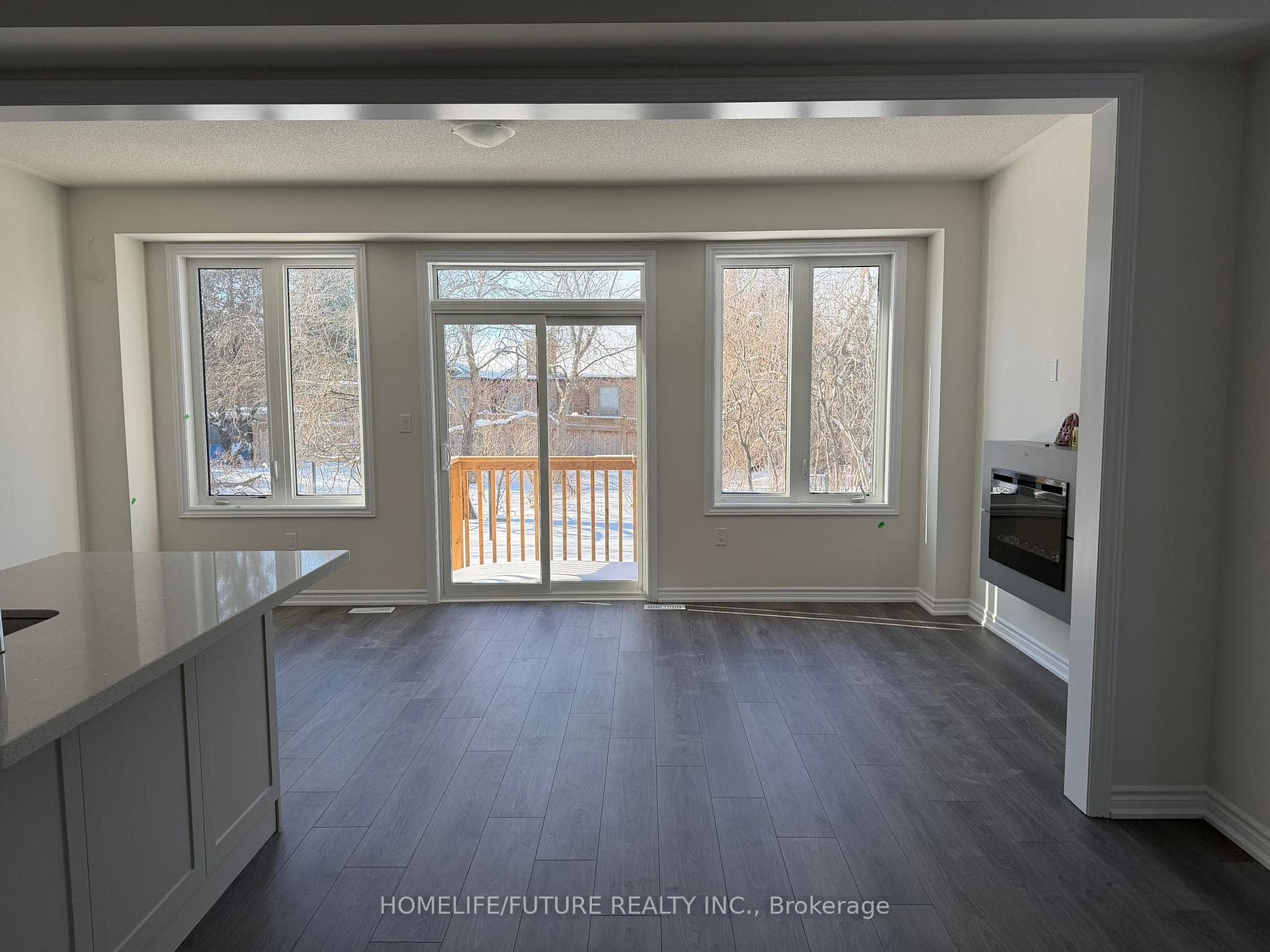 69 Watts Mews photo 4