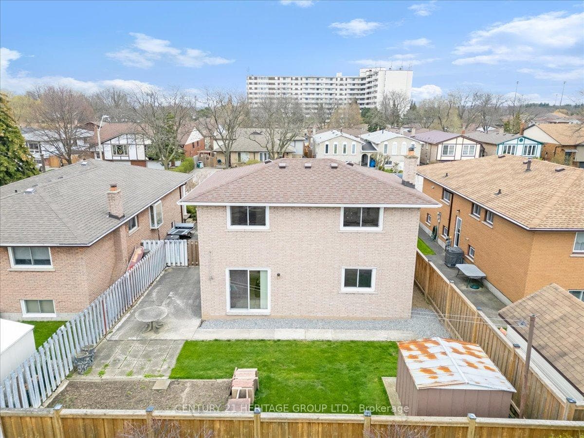 86 MARKSON Crescent photo 31