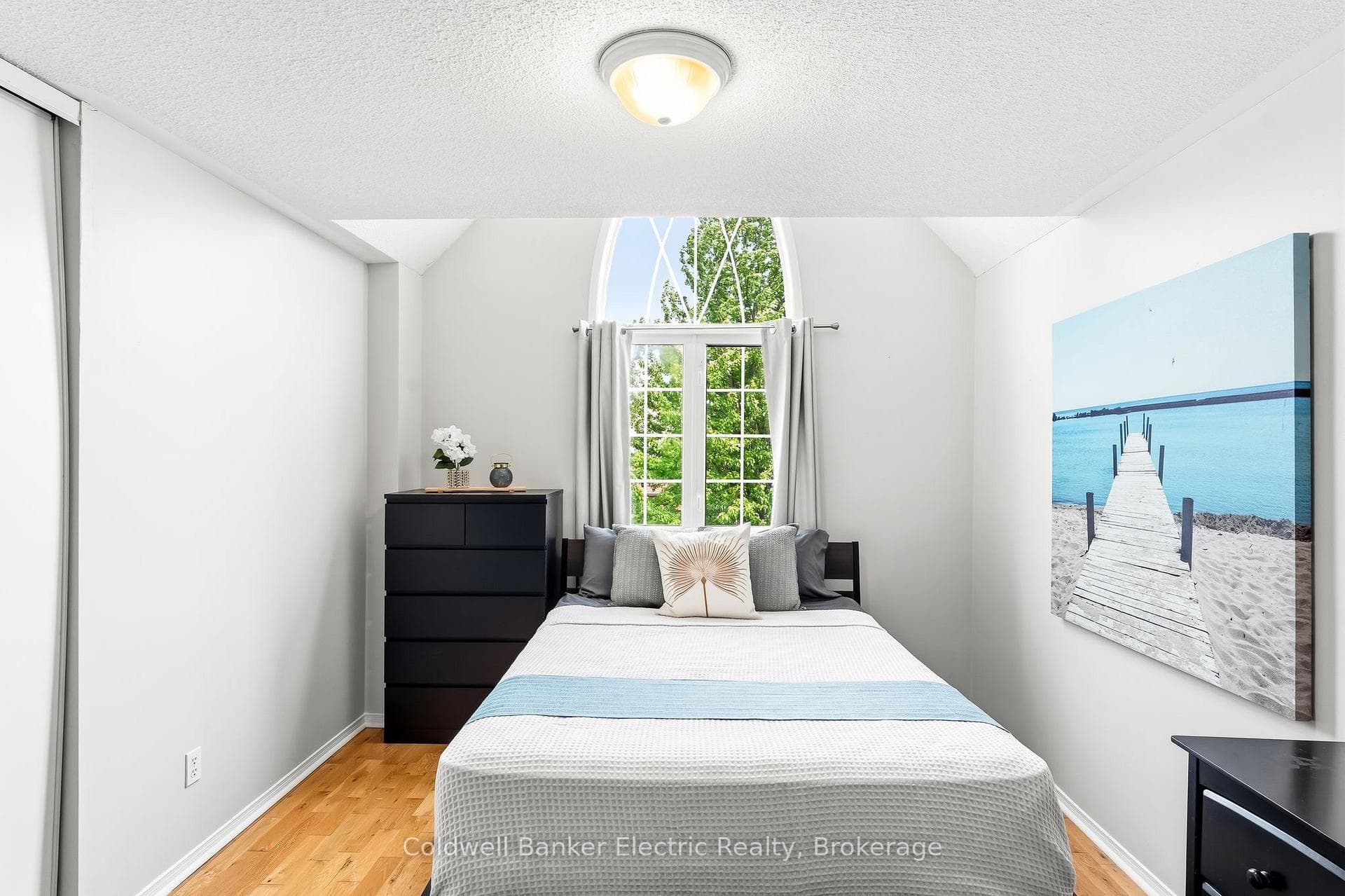 1407 Ashgrove Crescent photo 37