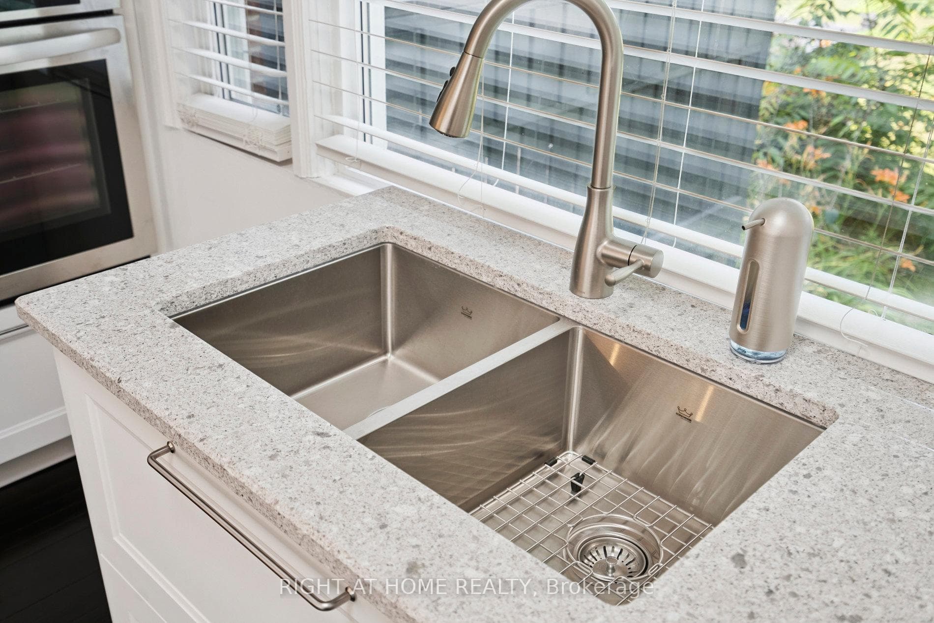 105 Glenridge Avenue photo 12