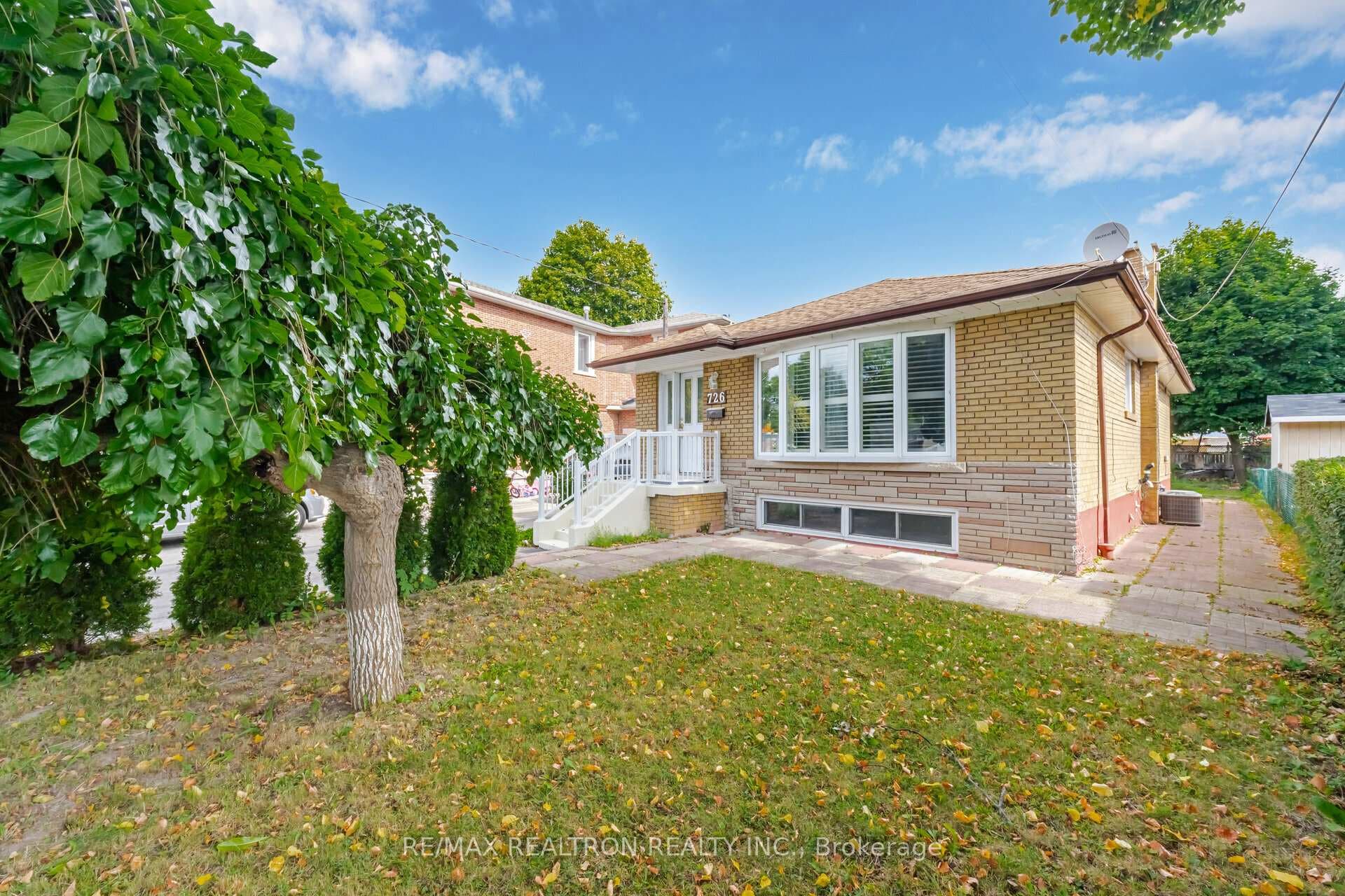 726 Brimorton Drive photo 2