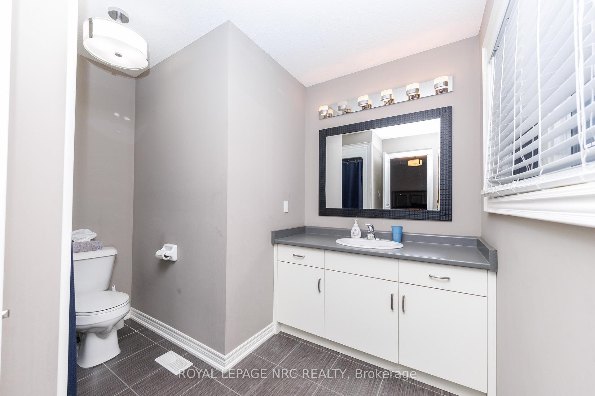 205 Cardinal Crescent photo 19