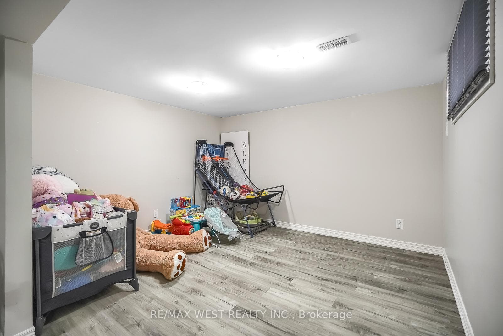 154 Ellis Avenue photo 35