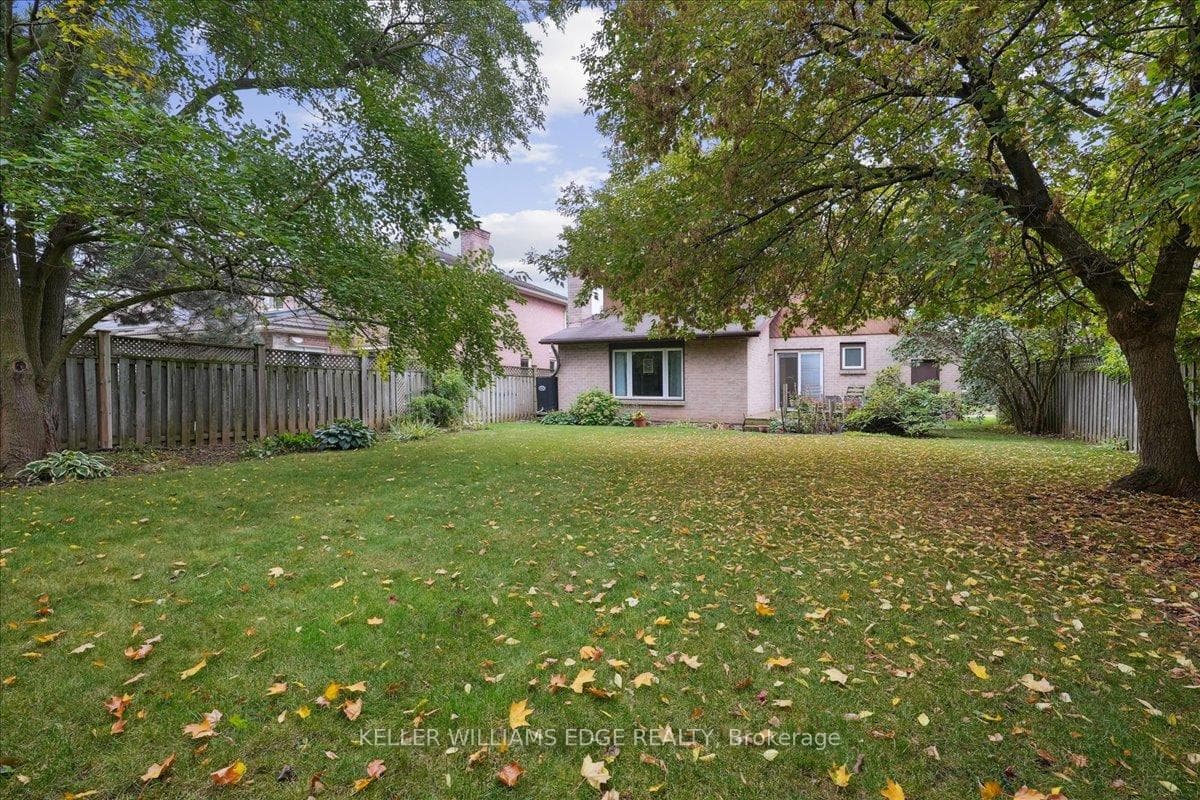 477 Deerhurst Drive photo 37