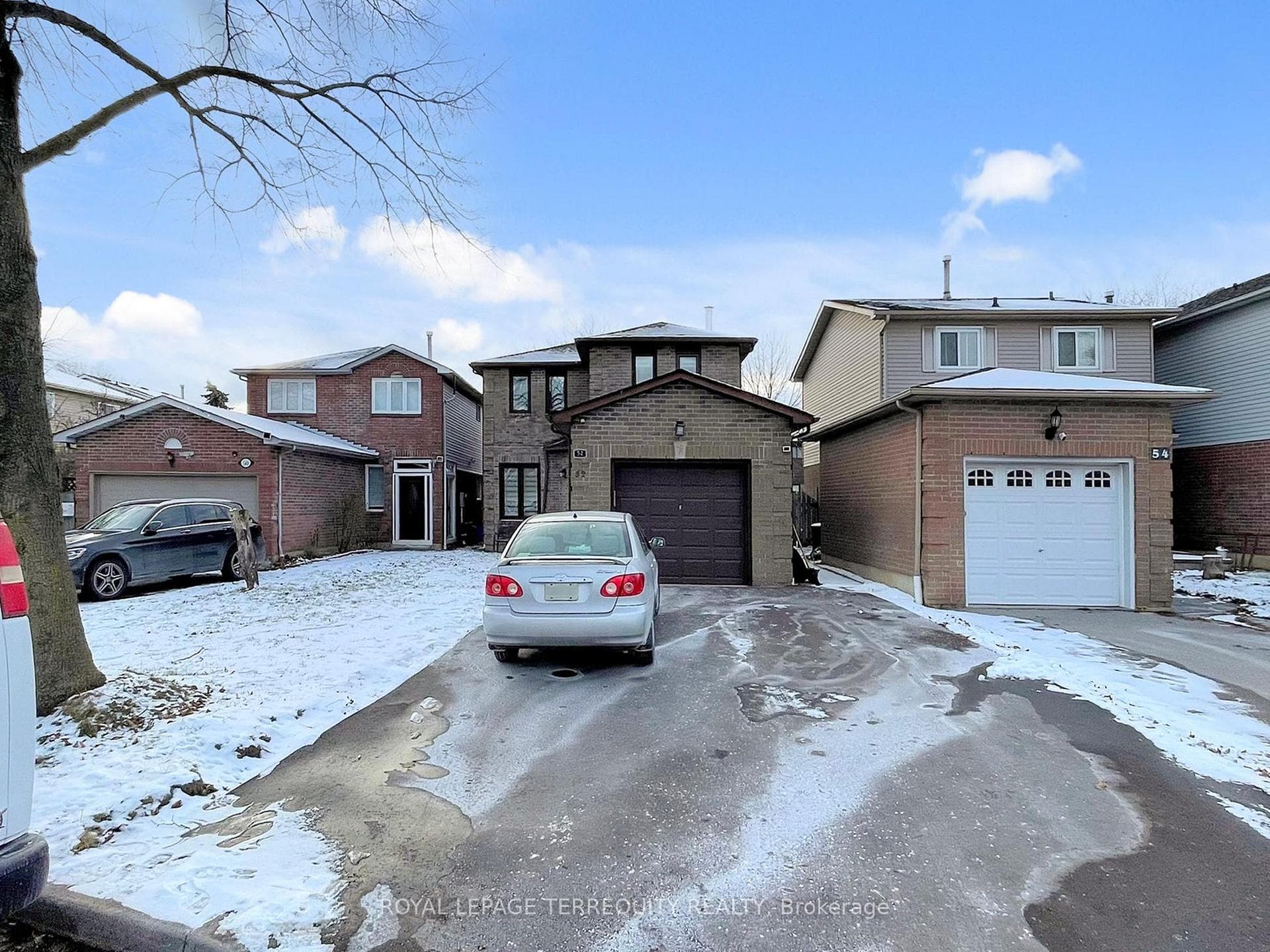 52 Dobson Drive photo 1