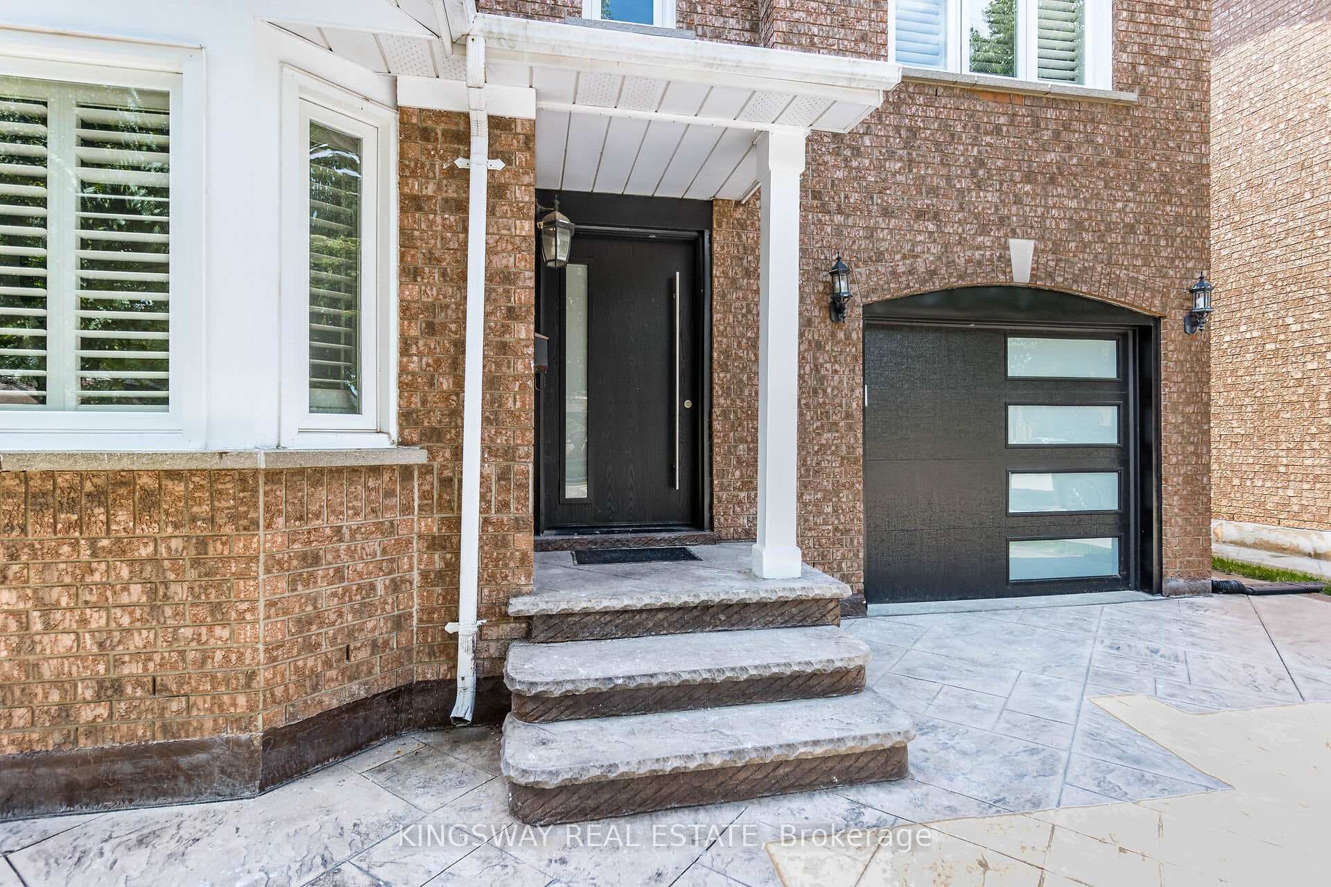 2050 Oak Bliss Crescent photo 3