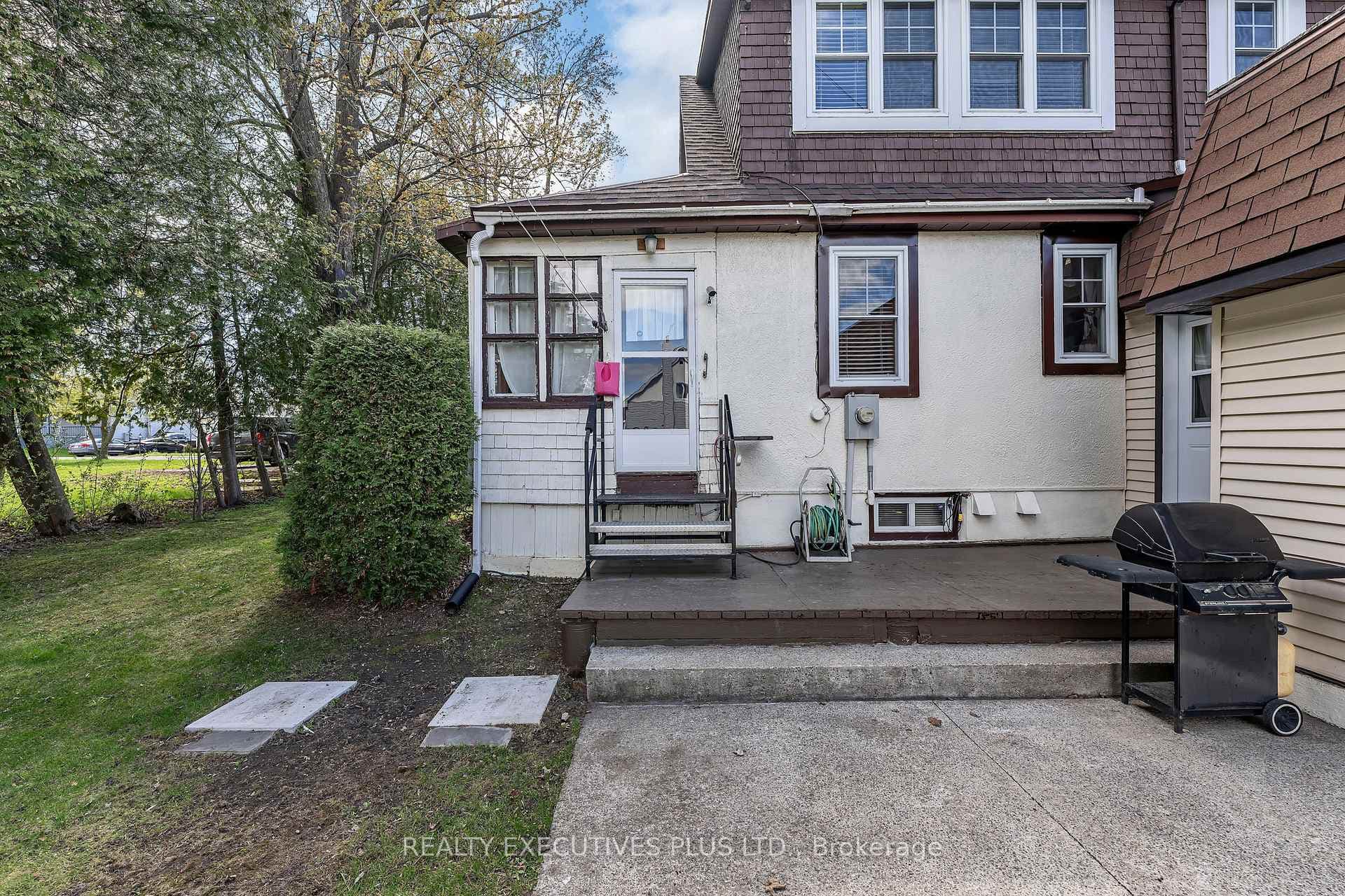 605 Water Street photo 31