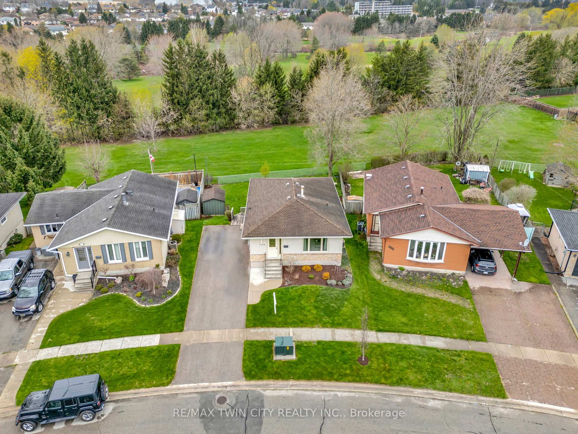 438 Lampman Place photo 36