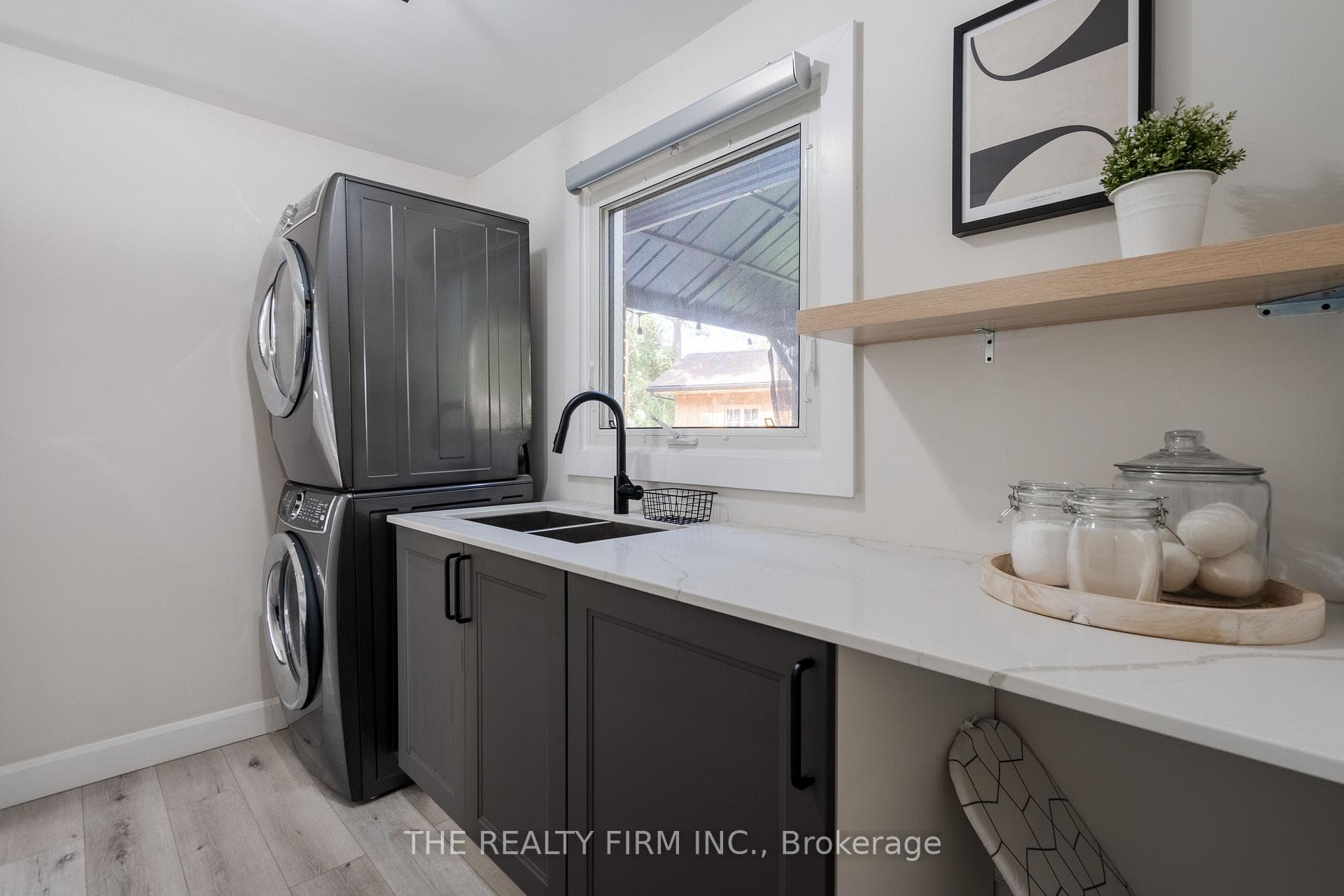 1013 Wembley Road photo 23