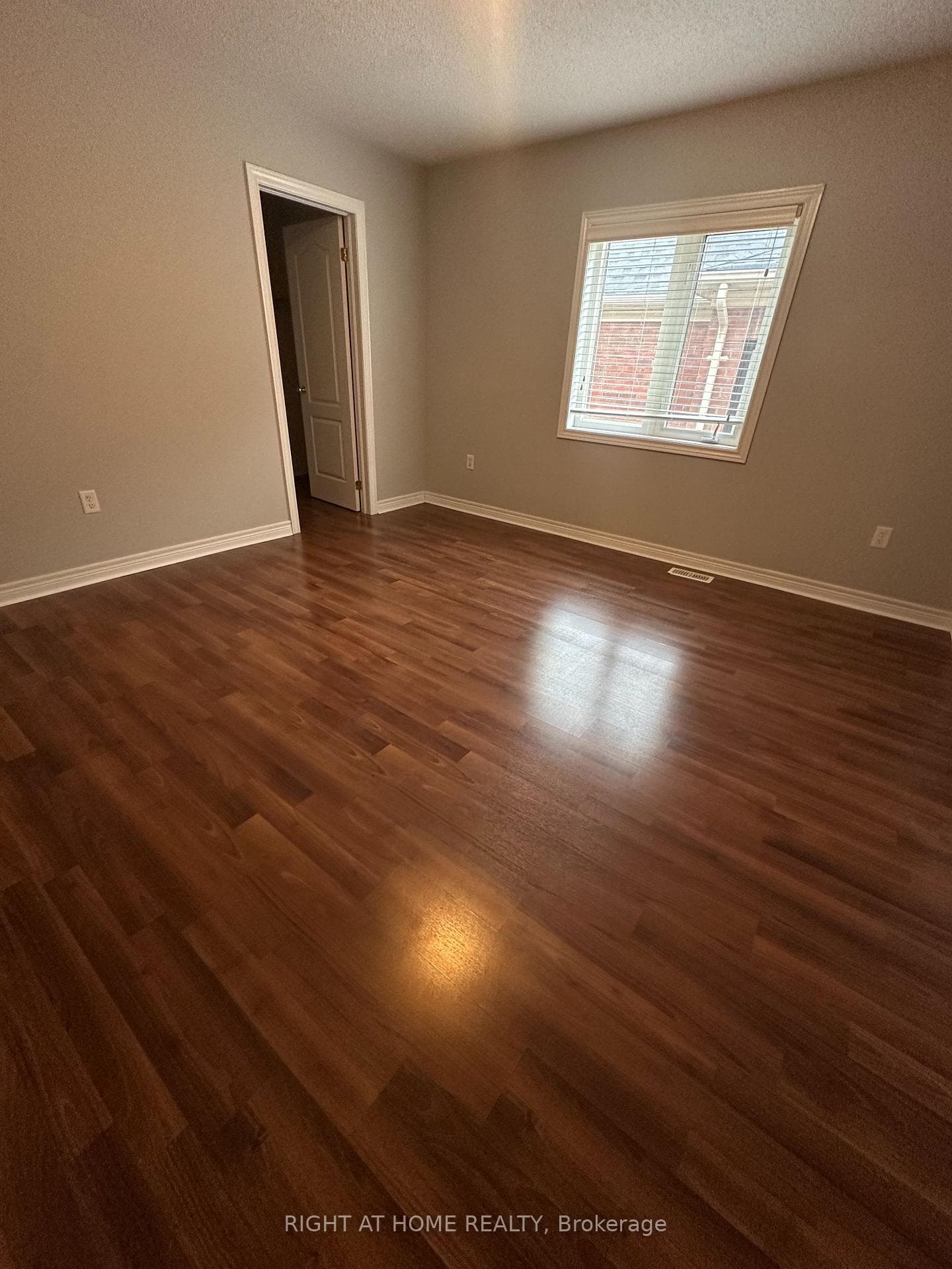 12 AMES Crescent photo 29