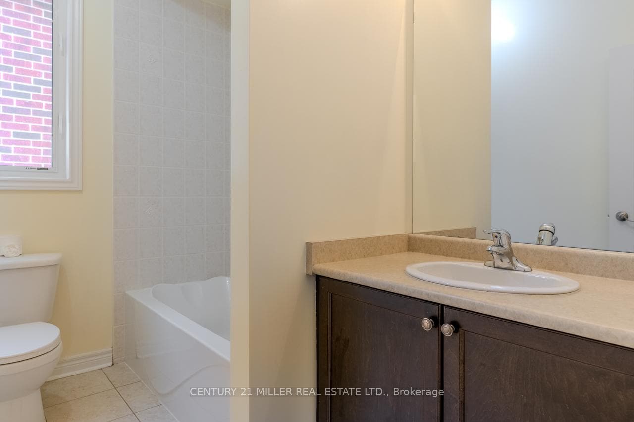63 Chayna Crescent photo 25