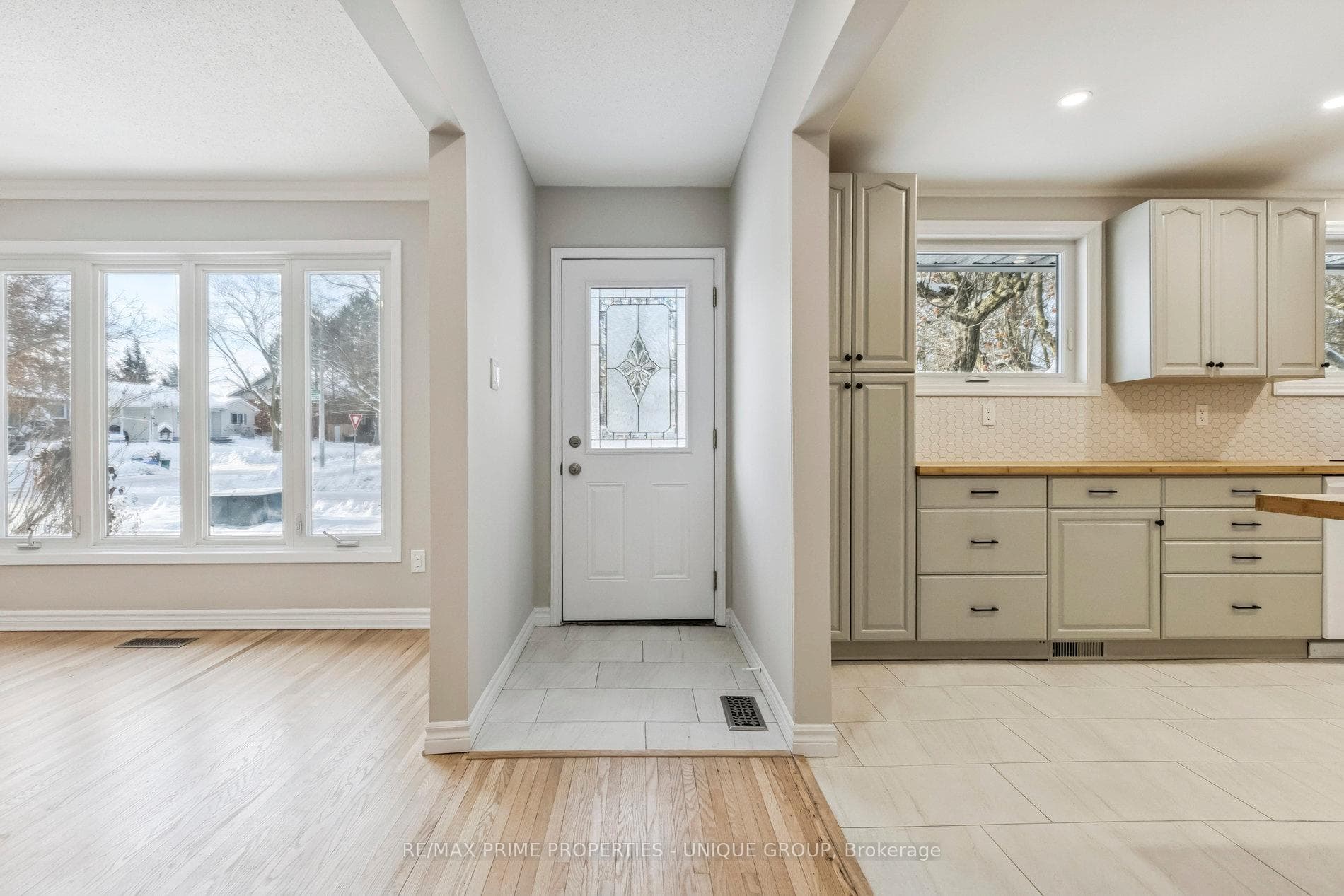 520 Teakwood Drive photo 2