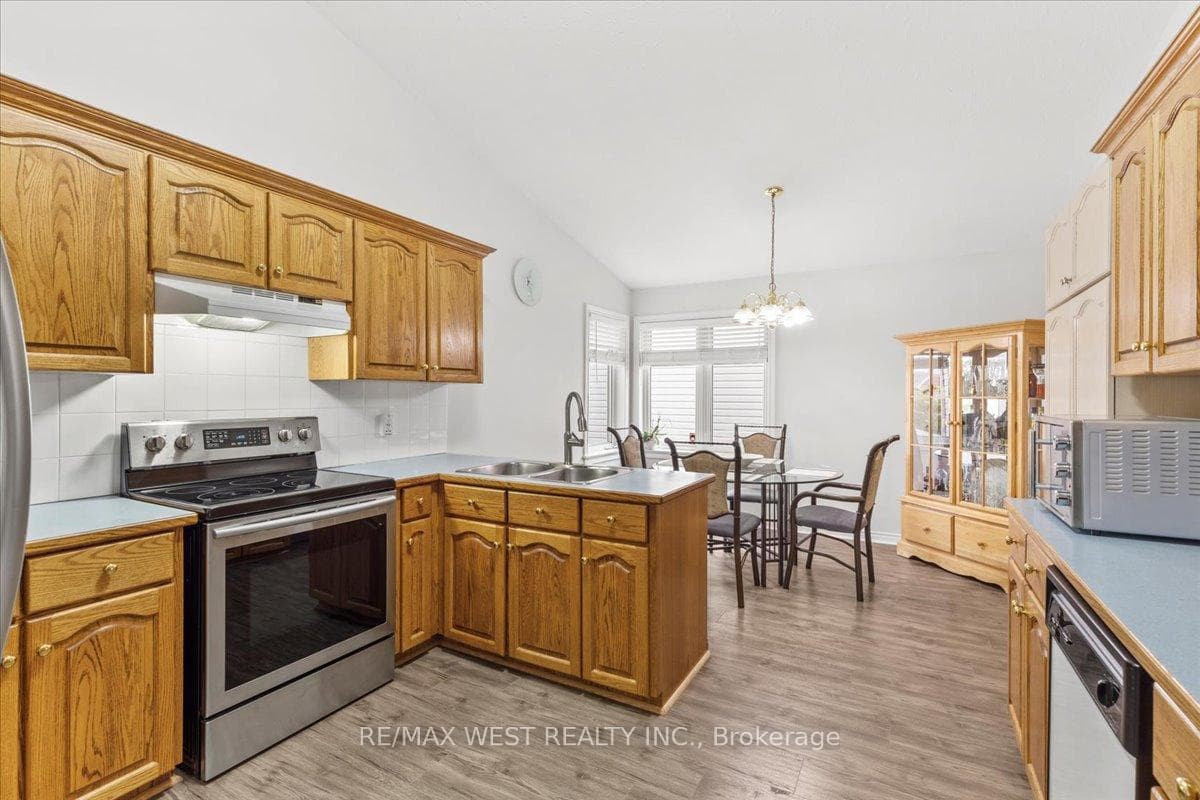 413 Greenwood Street photo 8