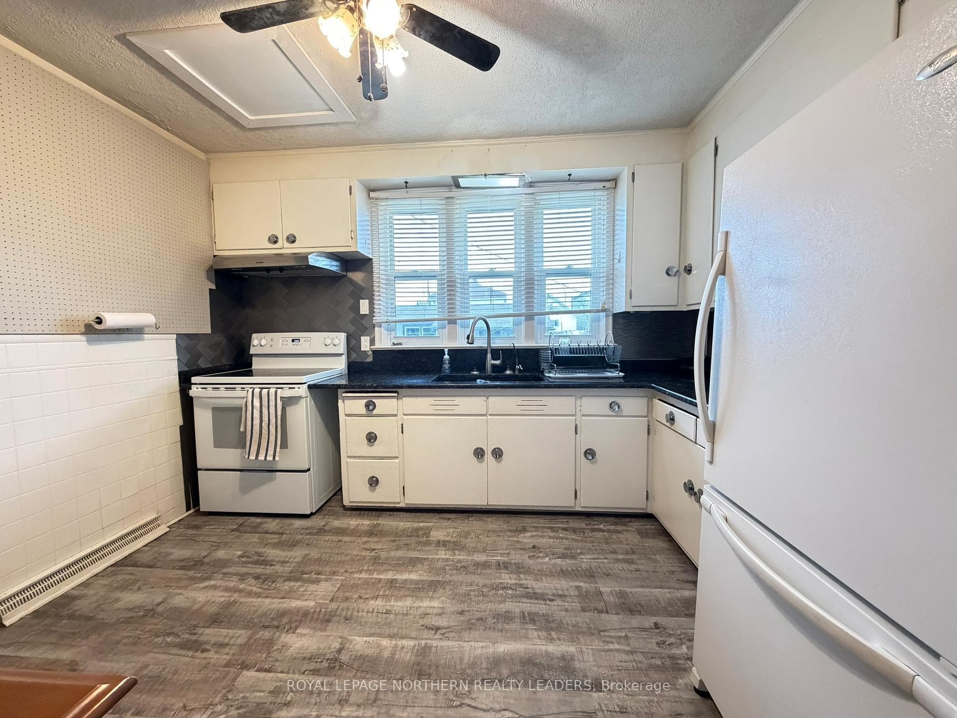 424 Maple Street photo 13