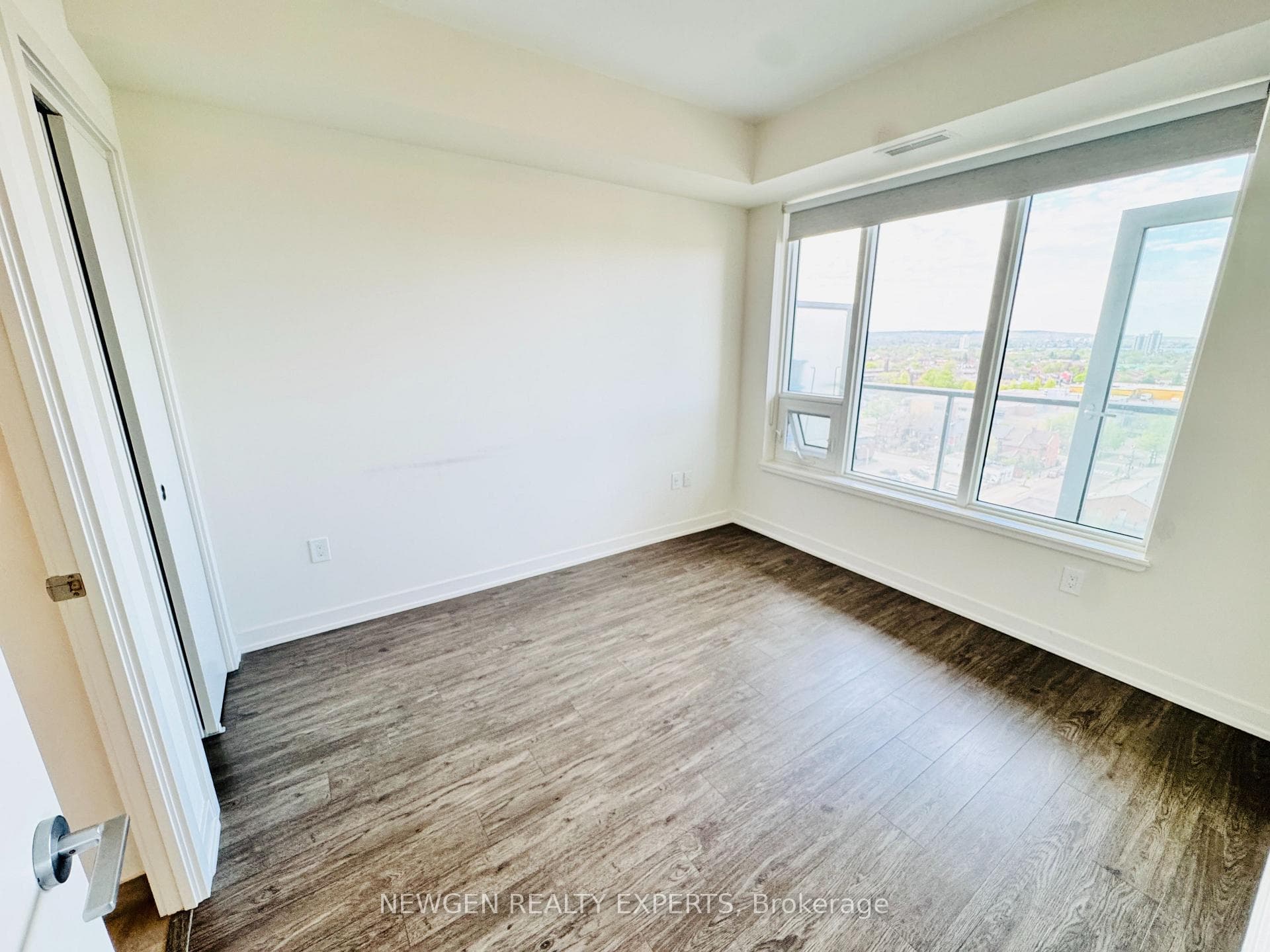 212 King William Street Unit 1220 photo 13
