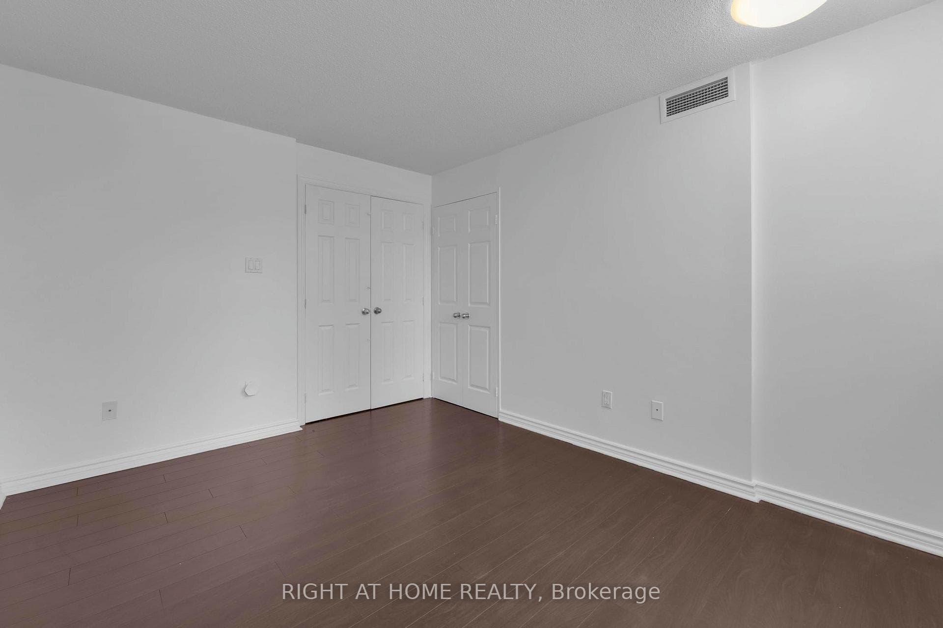 3650 Kaneff Crescent Unit 205 photo 24
