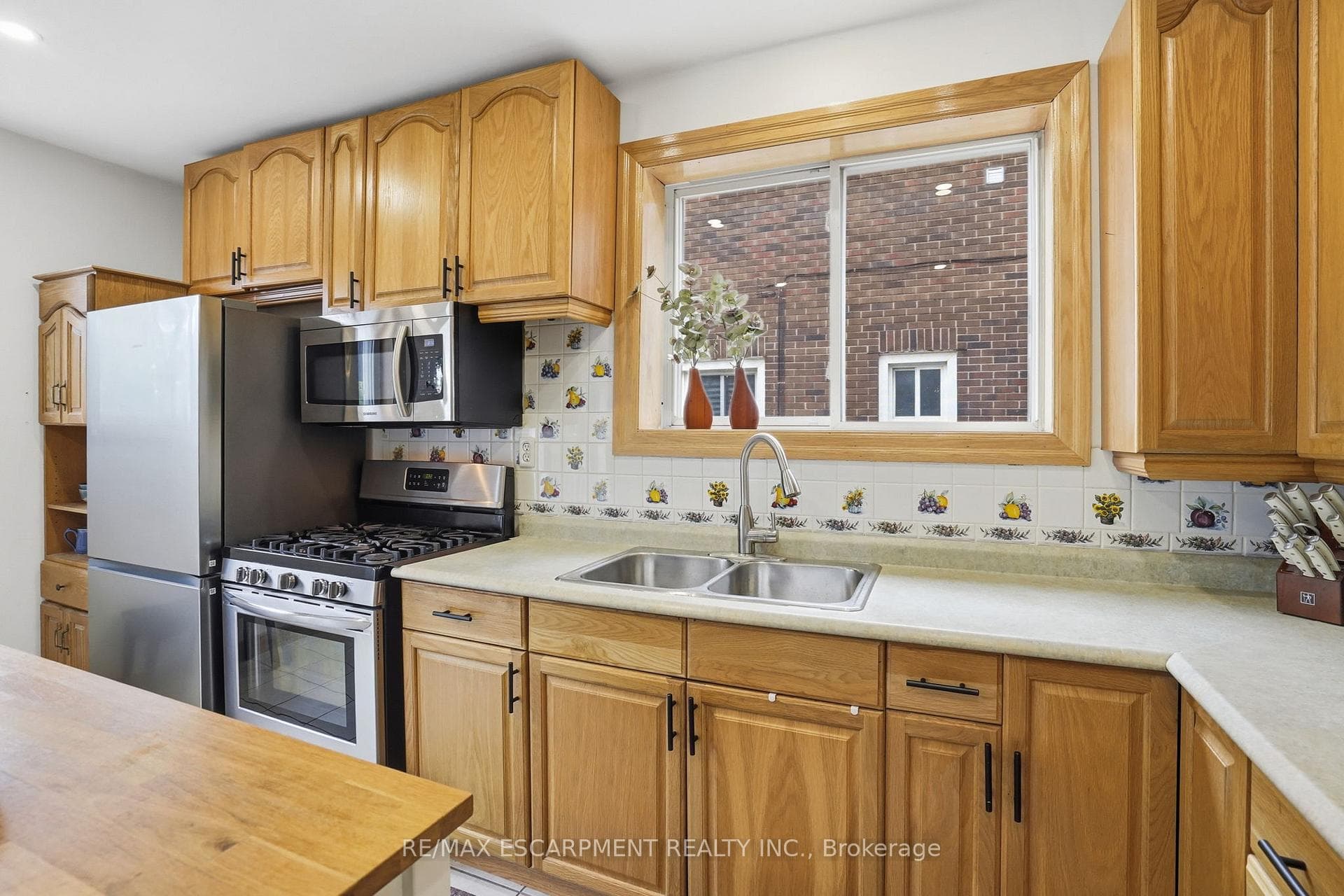 17 Tuxedo Avenue photo 15