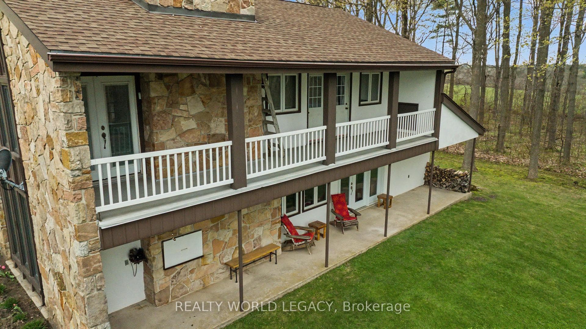 2236 Centre Road photo 42