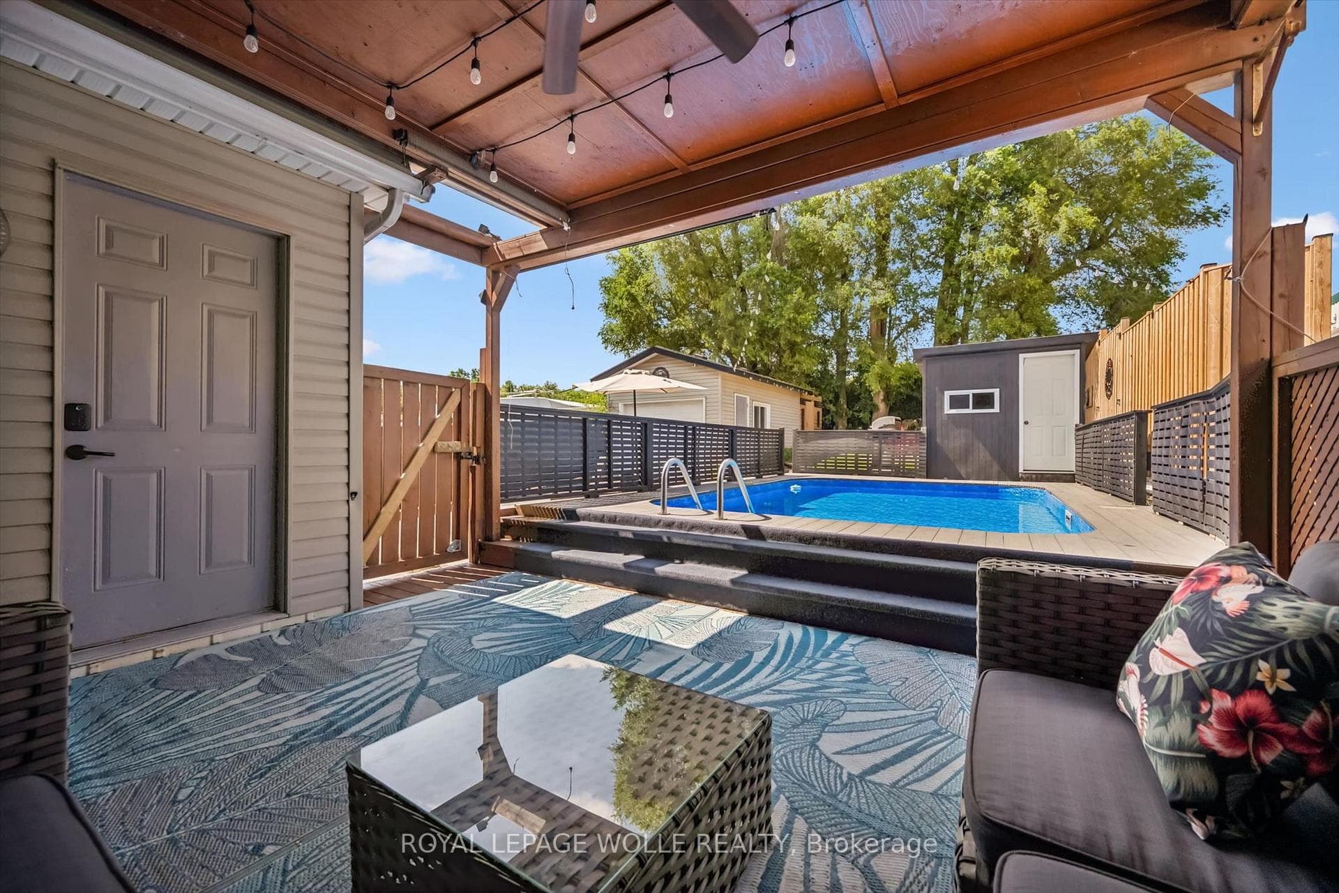 976 Guelph Street photo 31