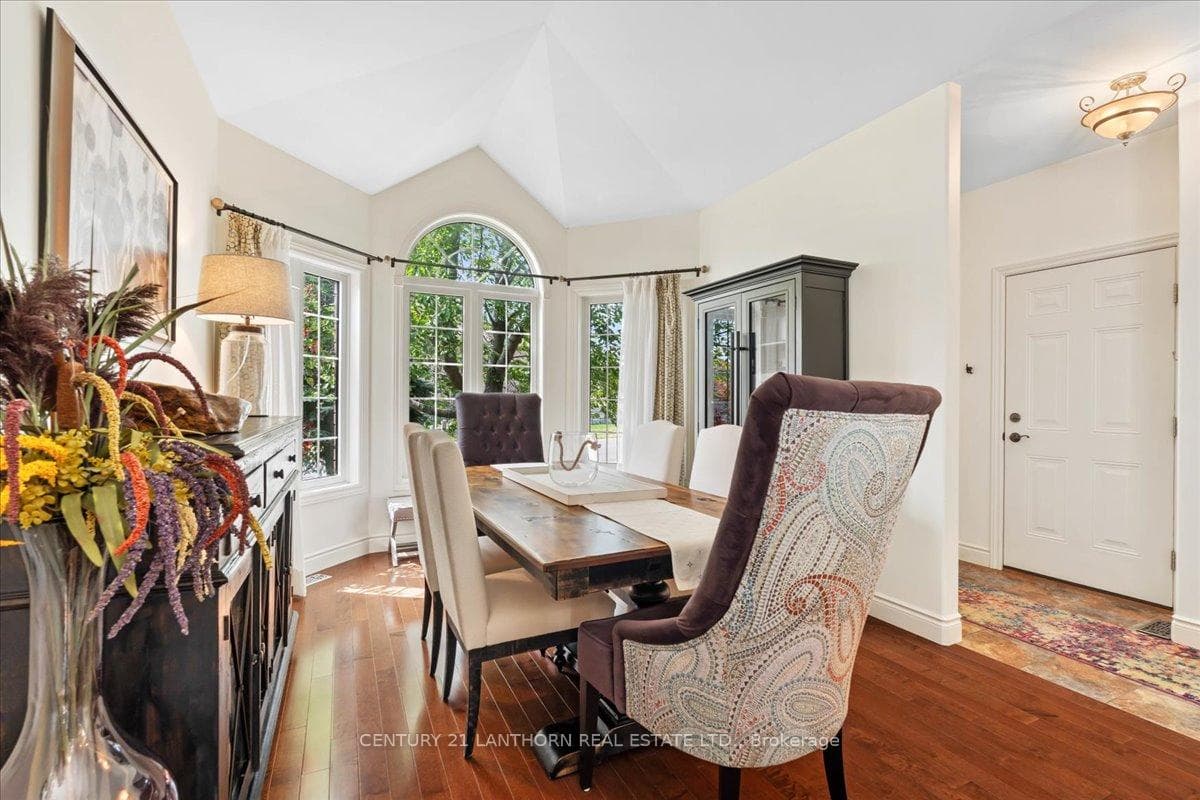 18 McDougall Drive photo 3