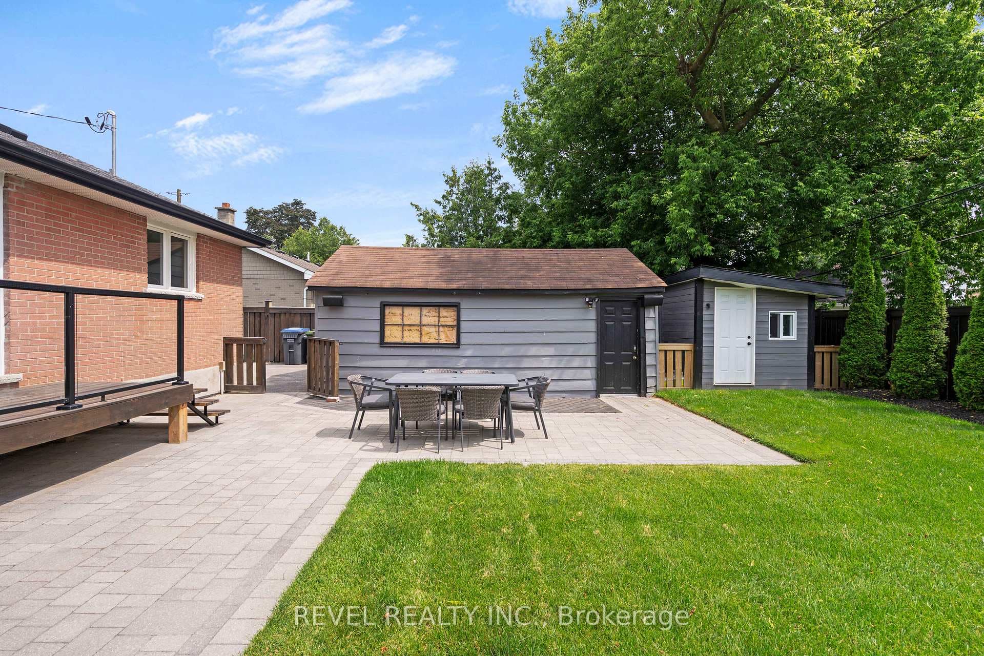 294 Henderson Street photo 17