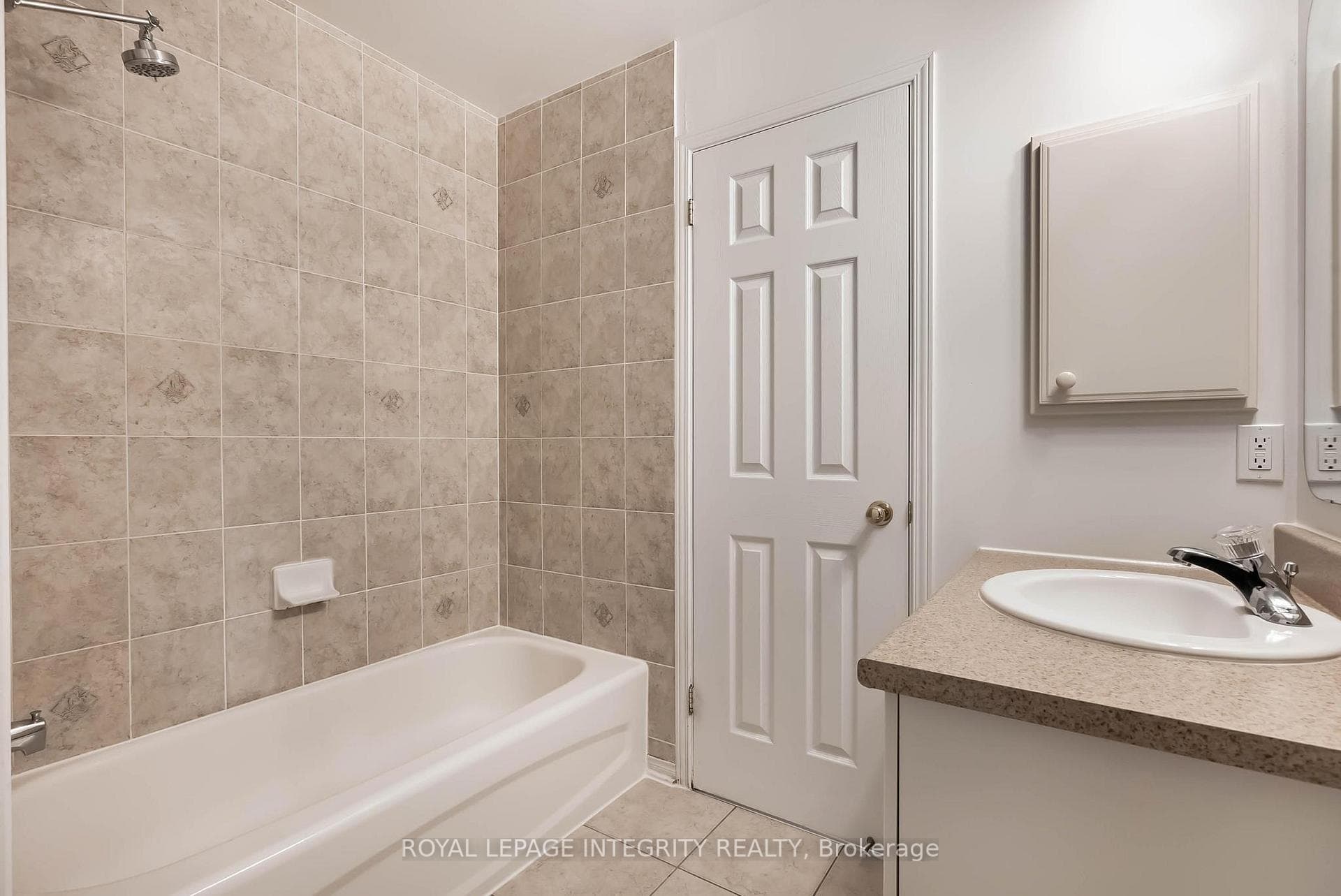 888 LONGFIELDS Drive photo 22