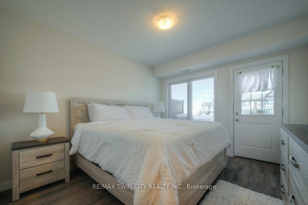164 Rochefort Street Unit B photo 18