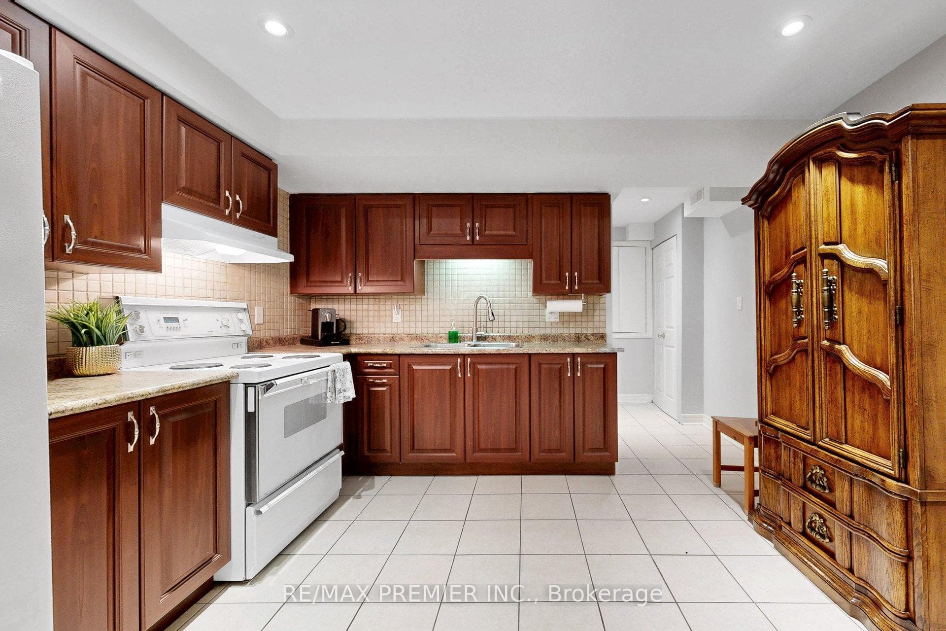 124 Kingsview Drive photo 28