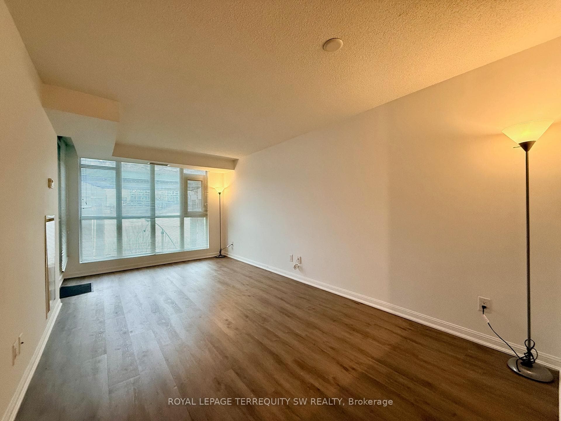 35 Bastion Street Unit 625 photo 3
