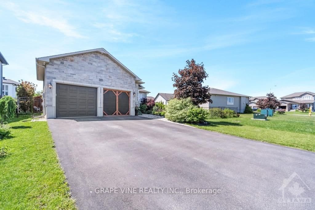 385 CENTRAL PARK Boulevard photo 2
