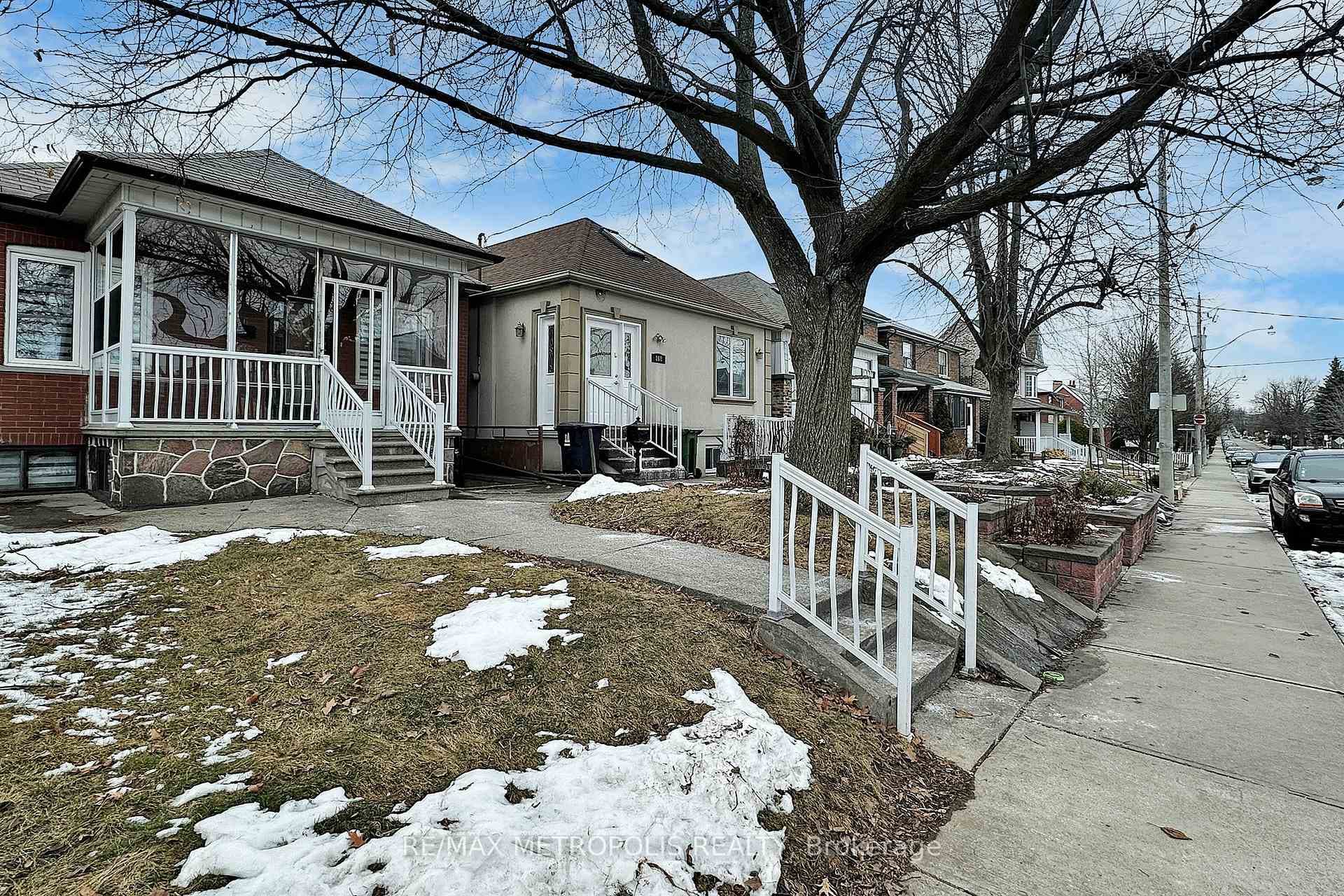 166 Harvie Avenue photo 2
