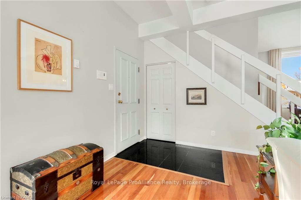 250 KING Street Unit 6 photo 8