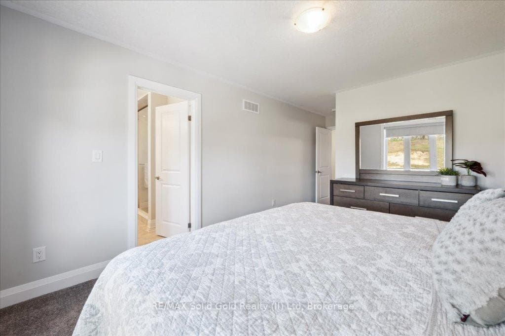 203 Woodbine Avenue photo 33
