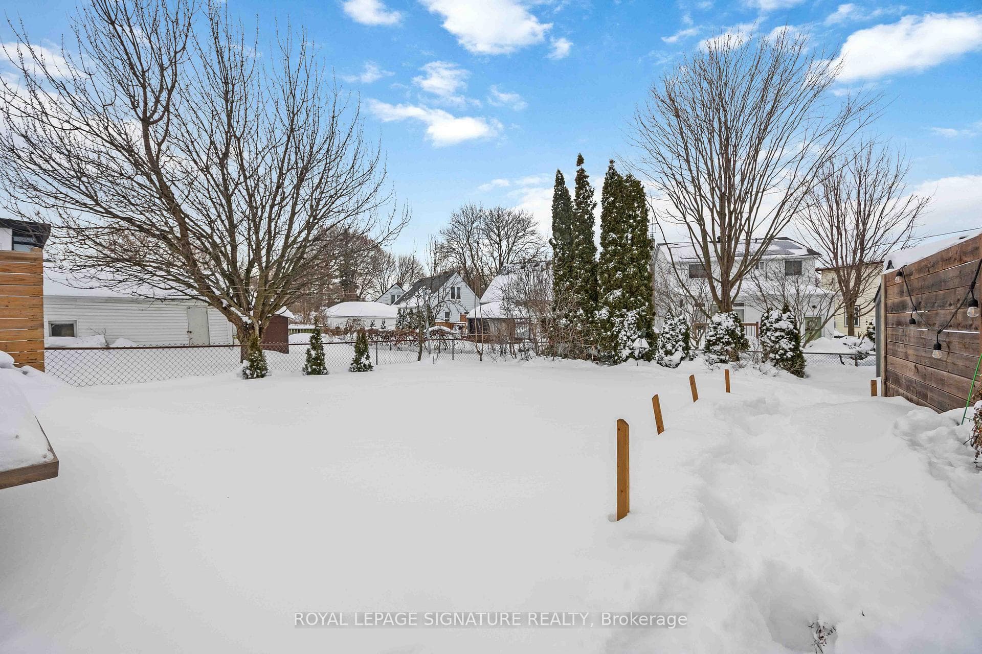 76 Squires Avenue photo 37