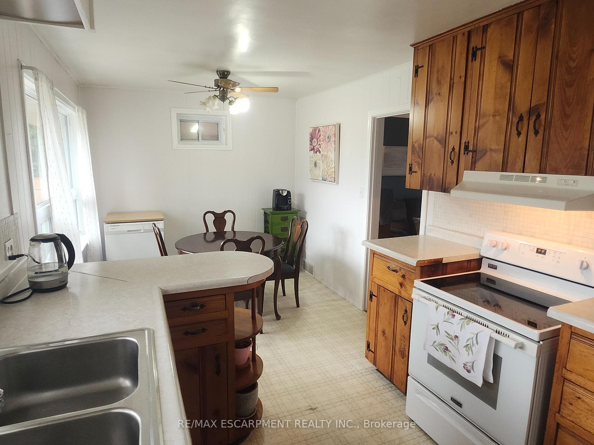 6142 Scott Street photo 8