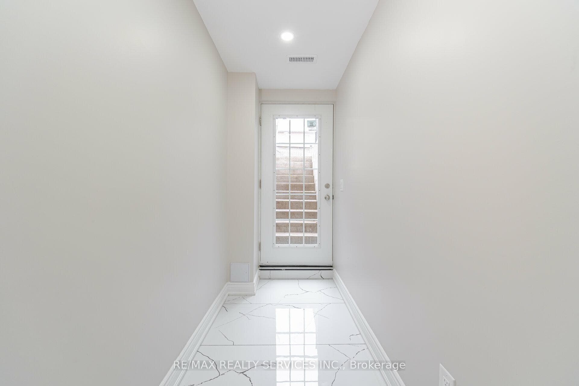 36 Baha Crescent photo 23
