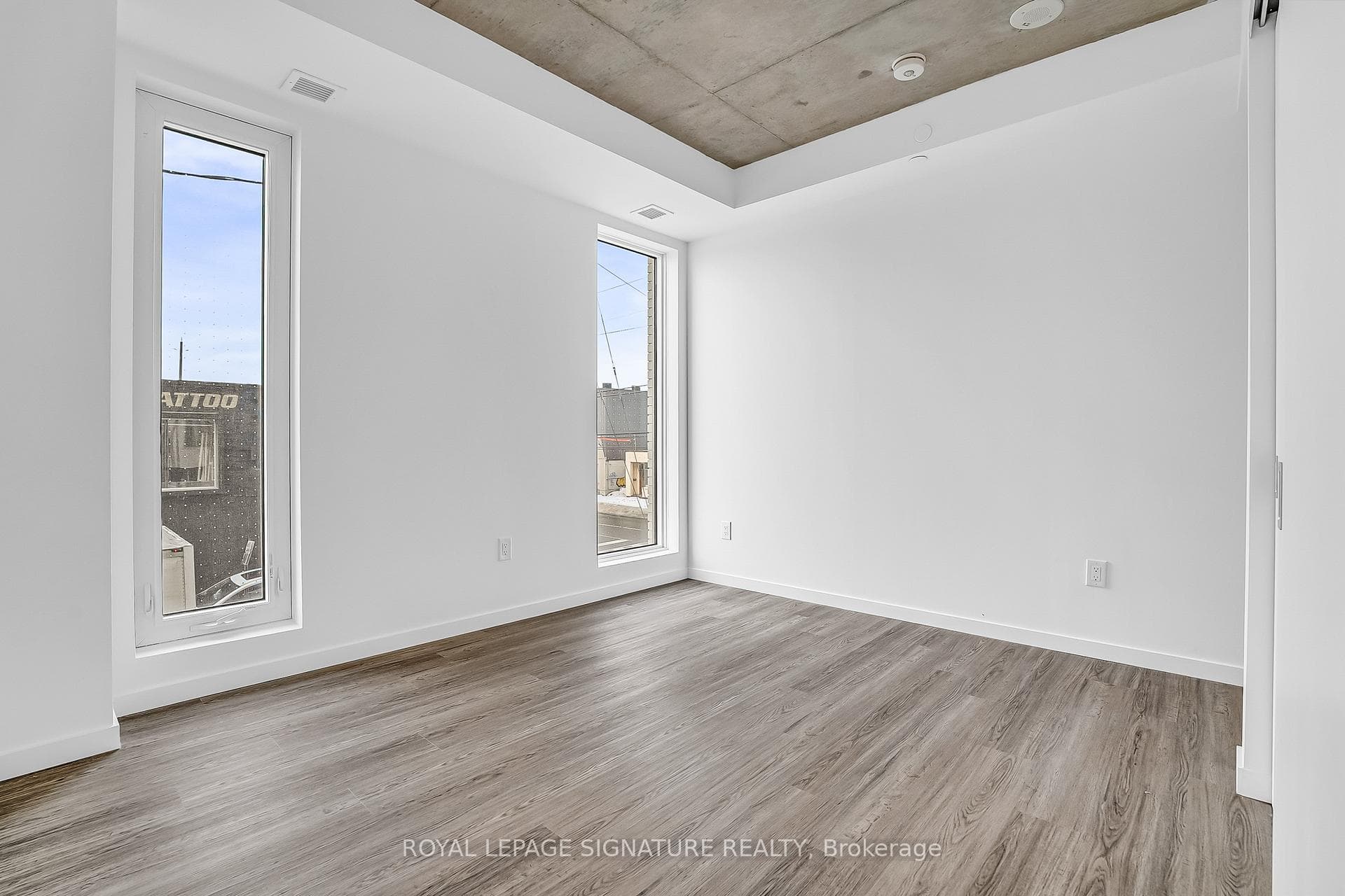 689 The Queensway N/A Unit 214 photo 25