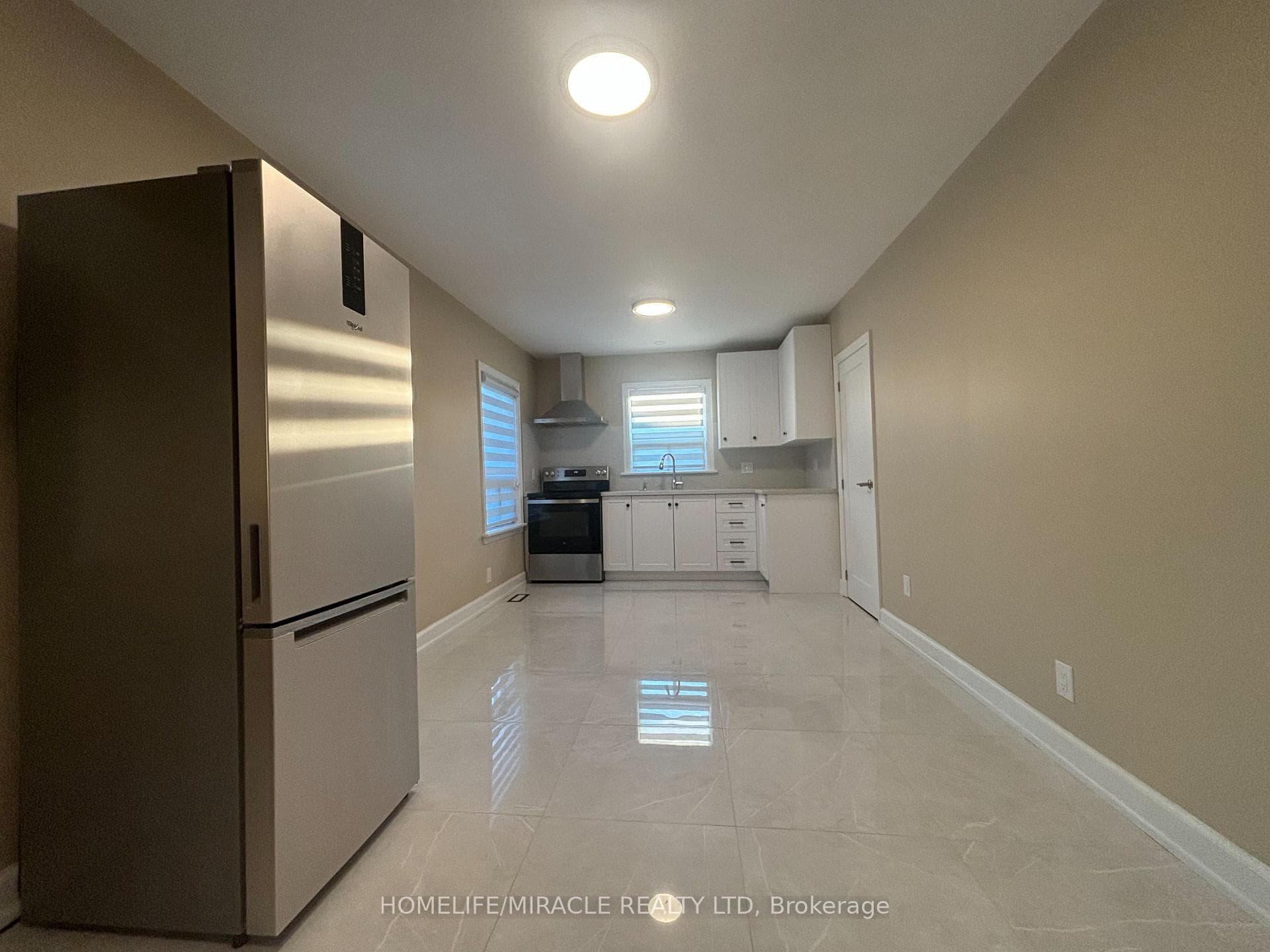 54 Hawman Avenue Unit Upper floor suite photo 3