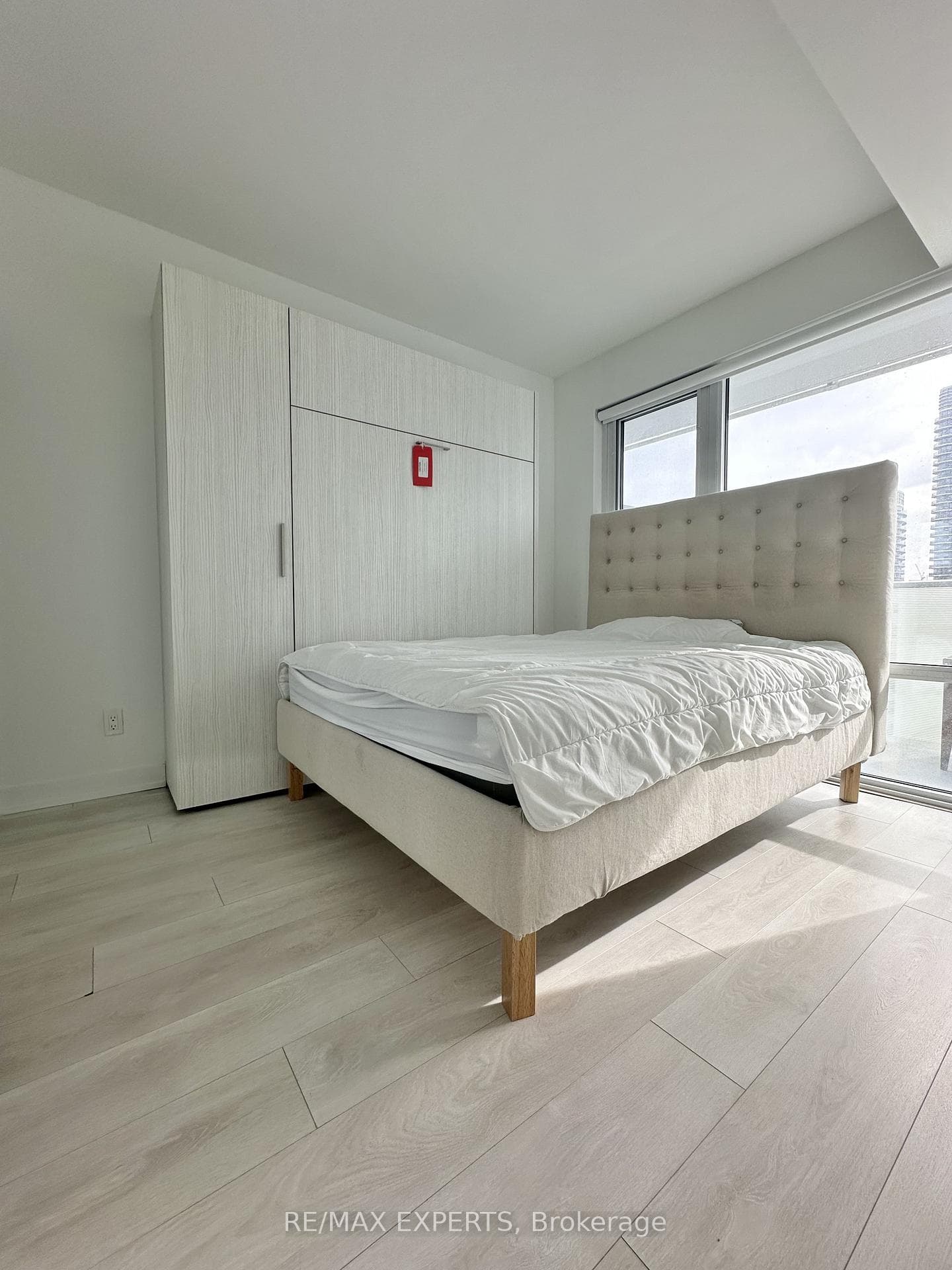 501 Yonge Street Unit 1310 photo 6