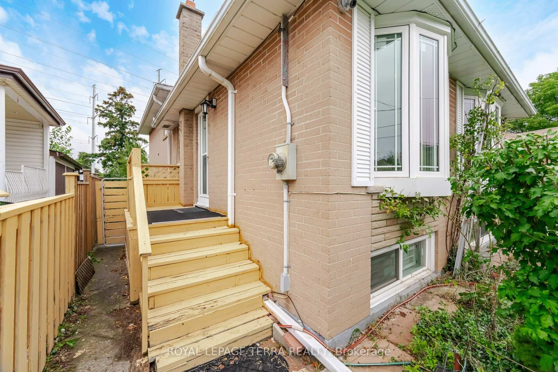 114 Milford Haven Drive photo 34
