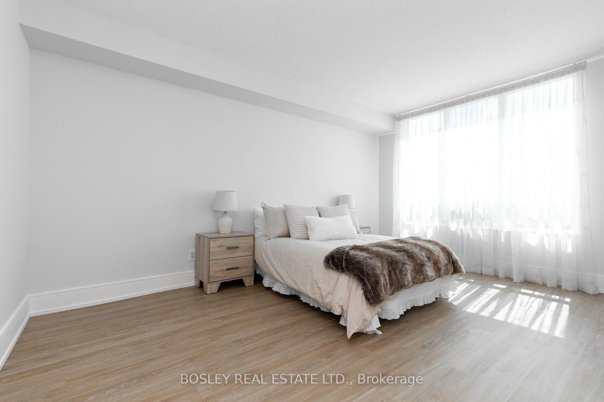 100 Promenade Circle Unit 1001 photo 20