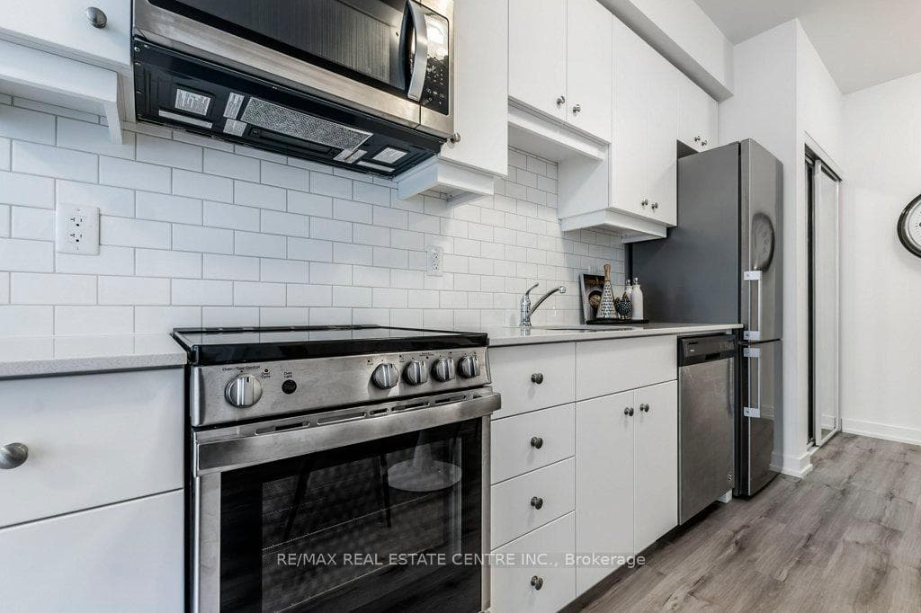 243 Northfield Drive Unit 404 photo 9