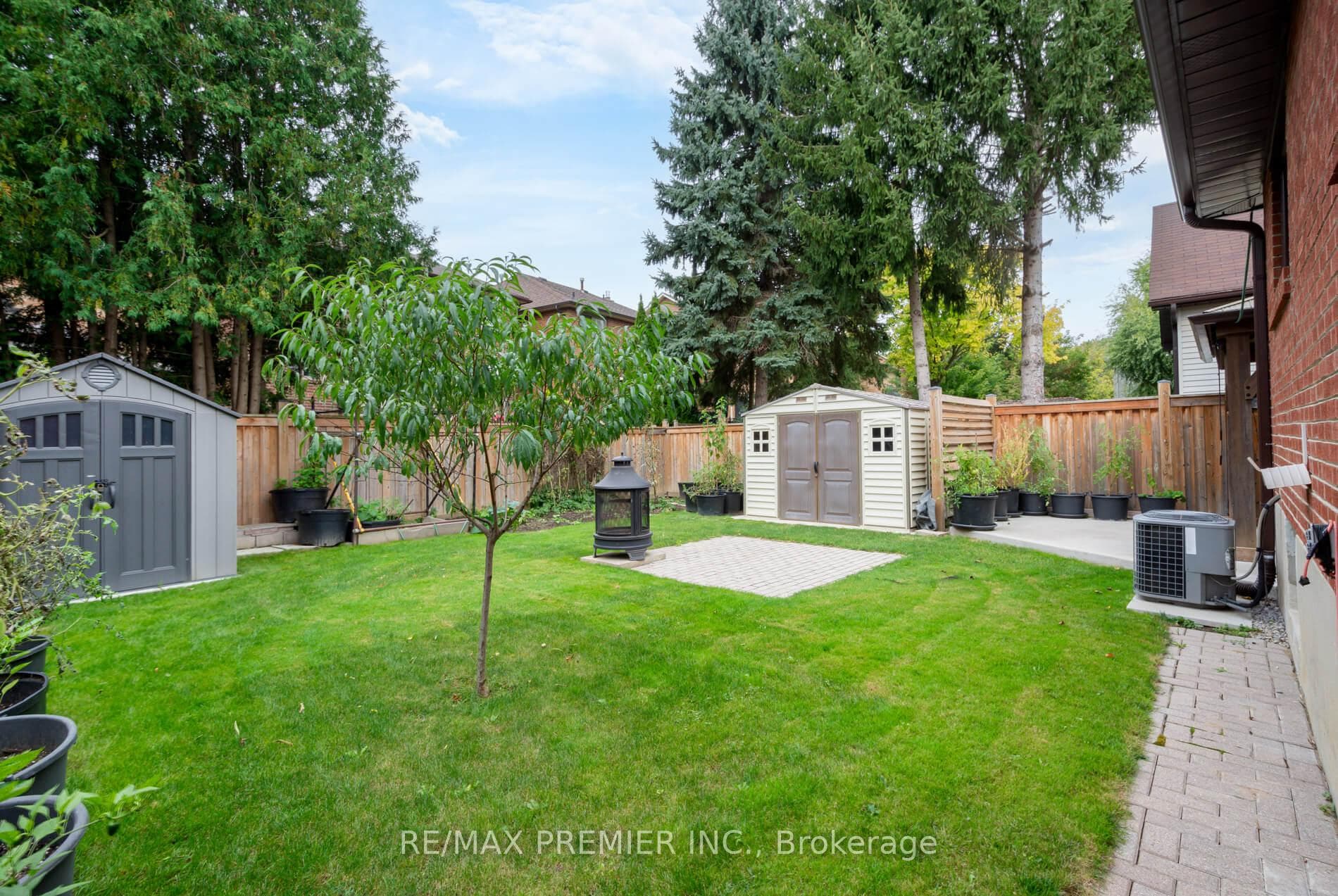 110 Clarence Street photo 36