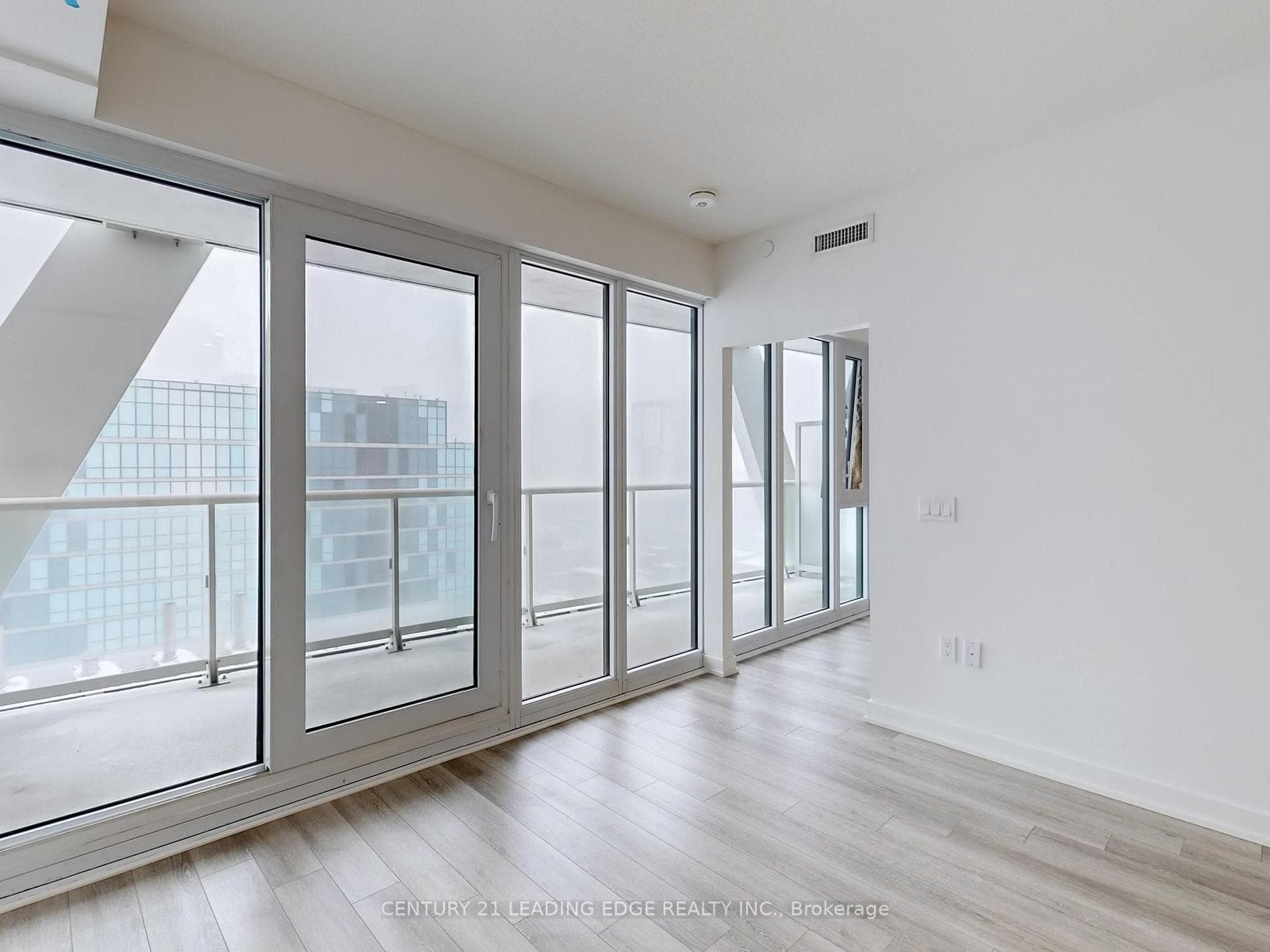 230 Simcoe Street Unit 2217 photo 10