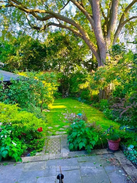 49 Hogarth Avenue photo 36