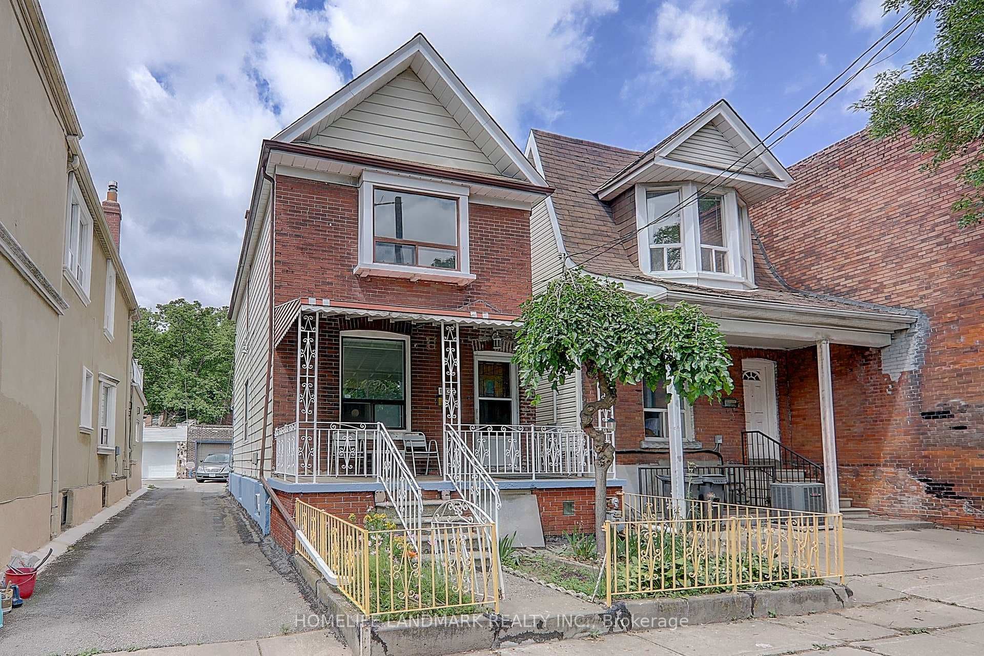 1064 Dovercourt Road photo 2