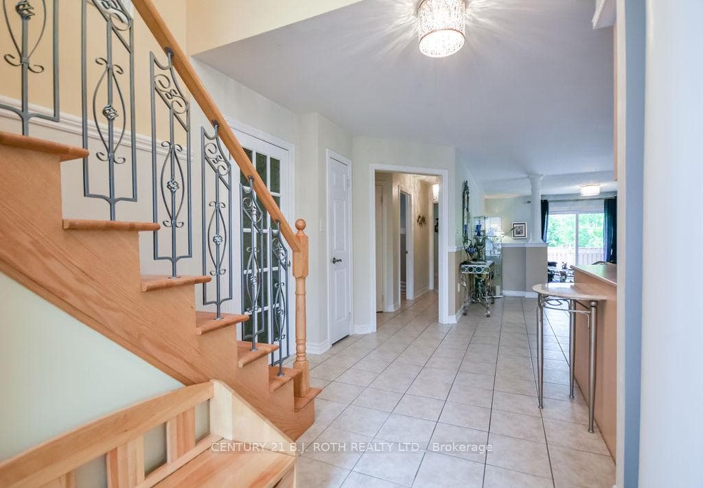 30 McAvoy Drive photo 8
