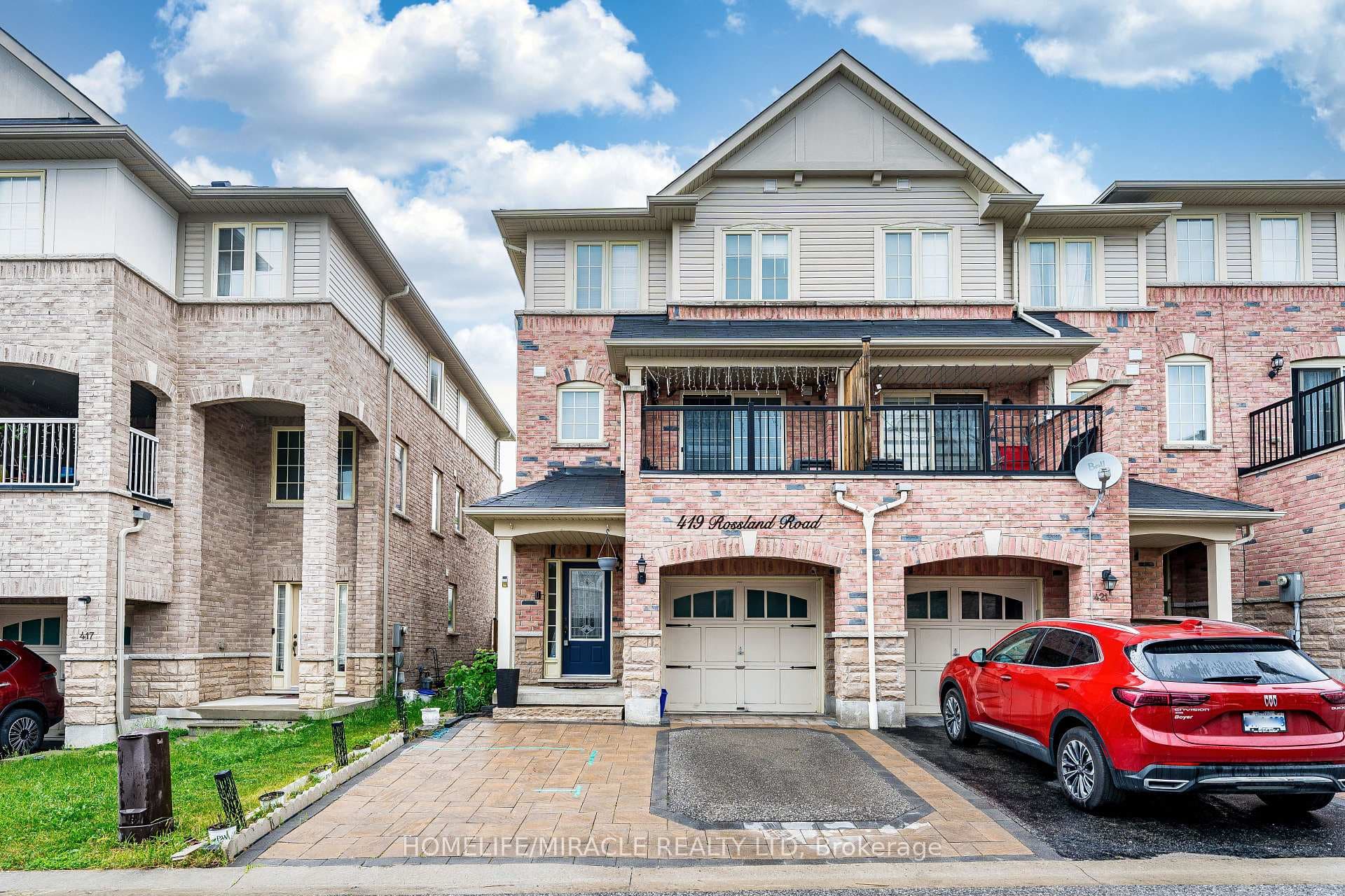 419 Rossland Road photo 1